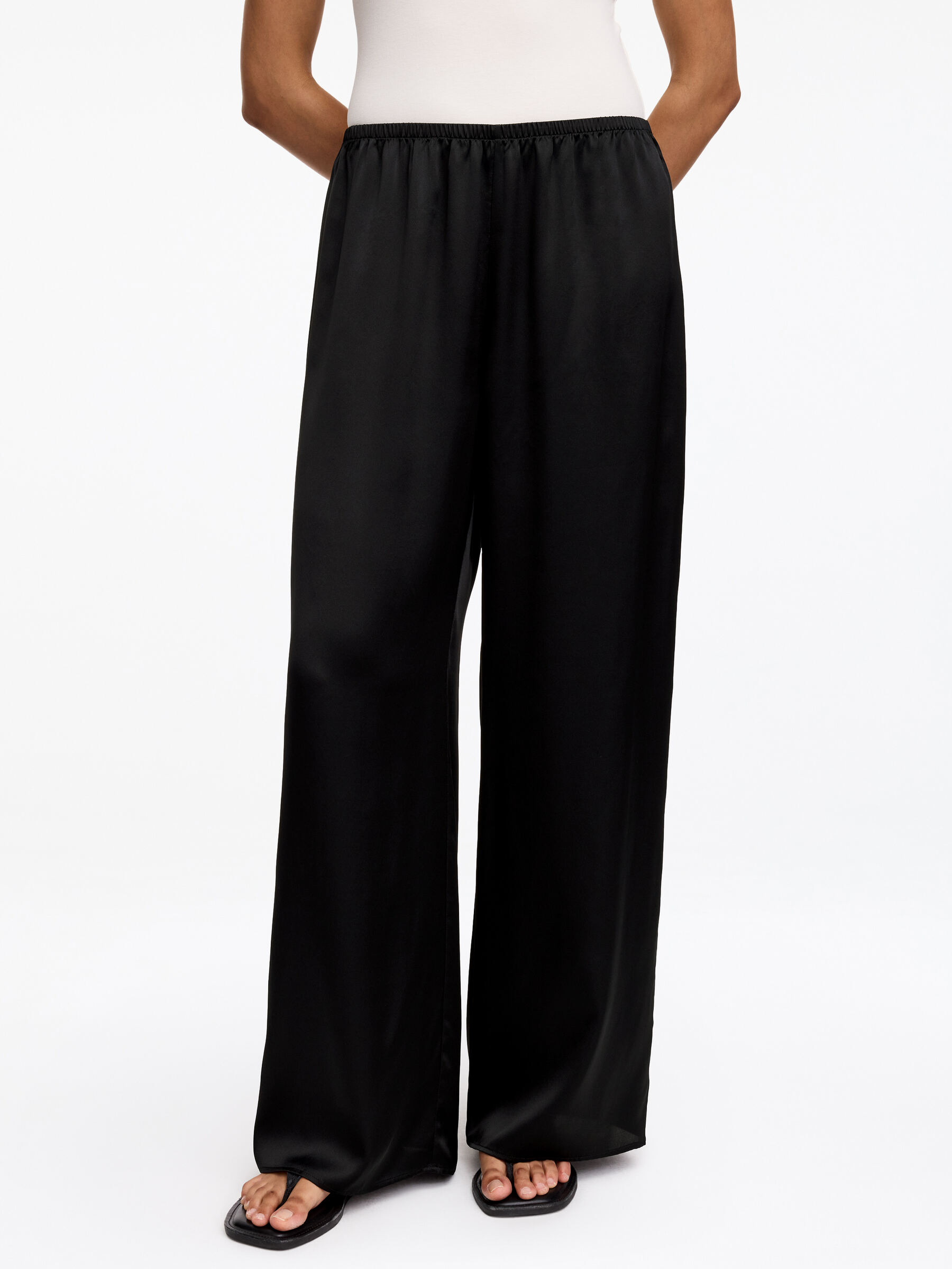 Hose aus Seidensatin - Schwarz - Regular Fit - Damen - StillMedia/Lookbook - 6