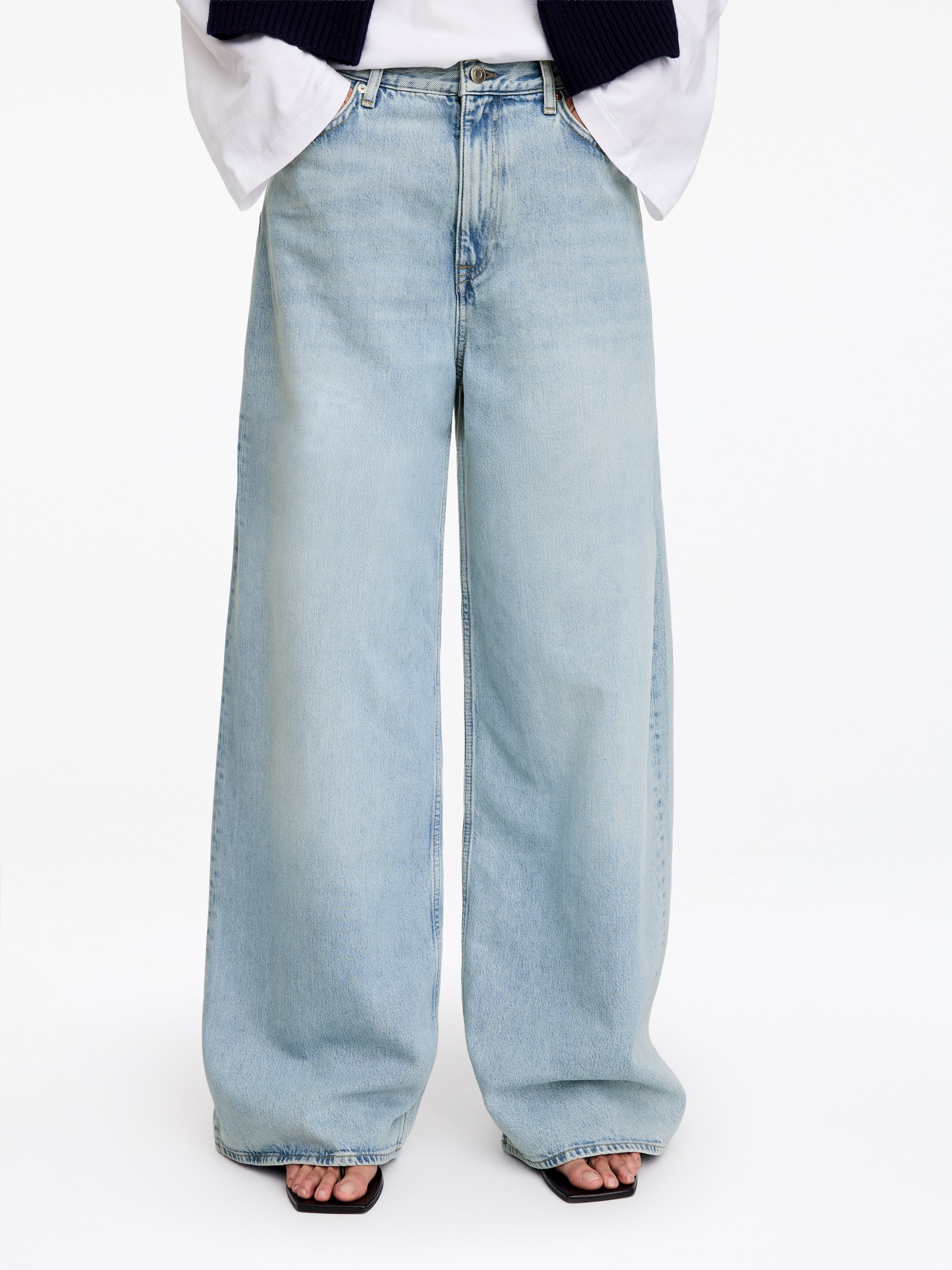 CEDAR Oversized Wide Jeans - Hellblau - Oversize - women - StillMedia/Lookbook - 11