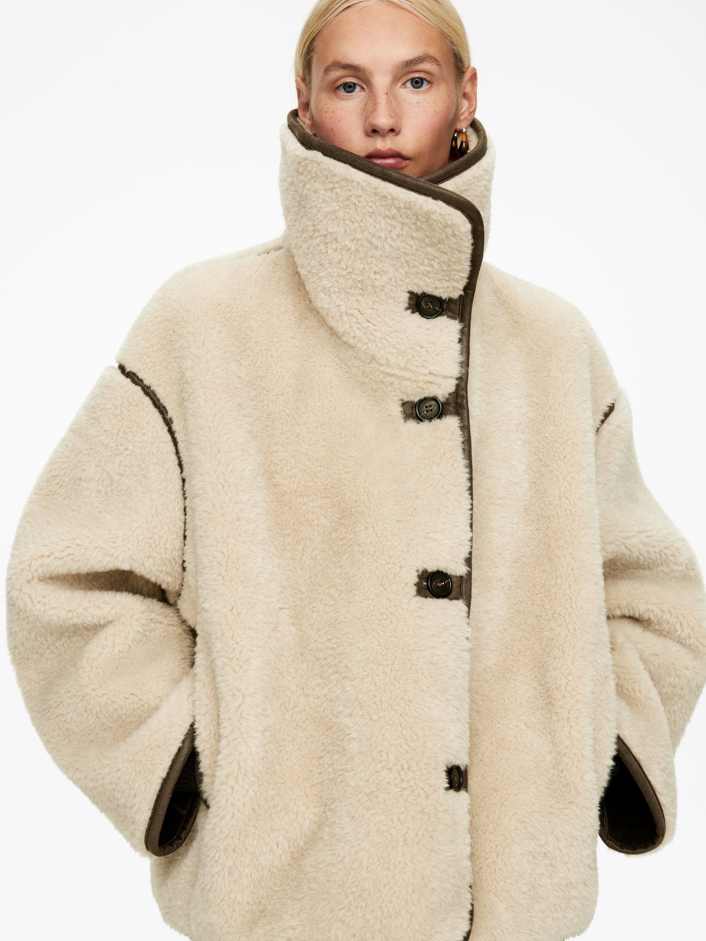 Short Pile Jacket - Beige - Loose fit - Women - StillMedia/Lookbook - 13