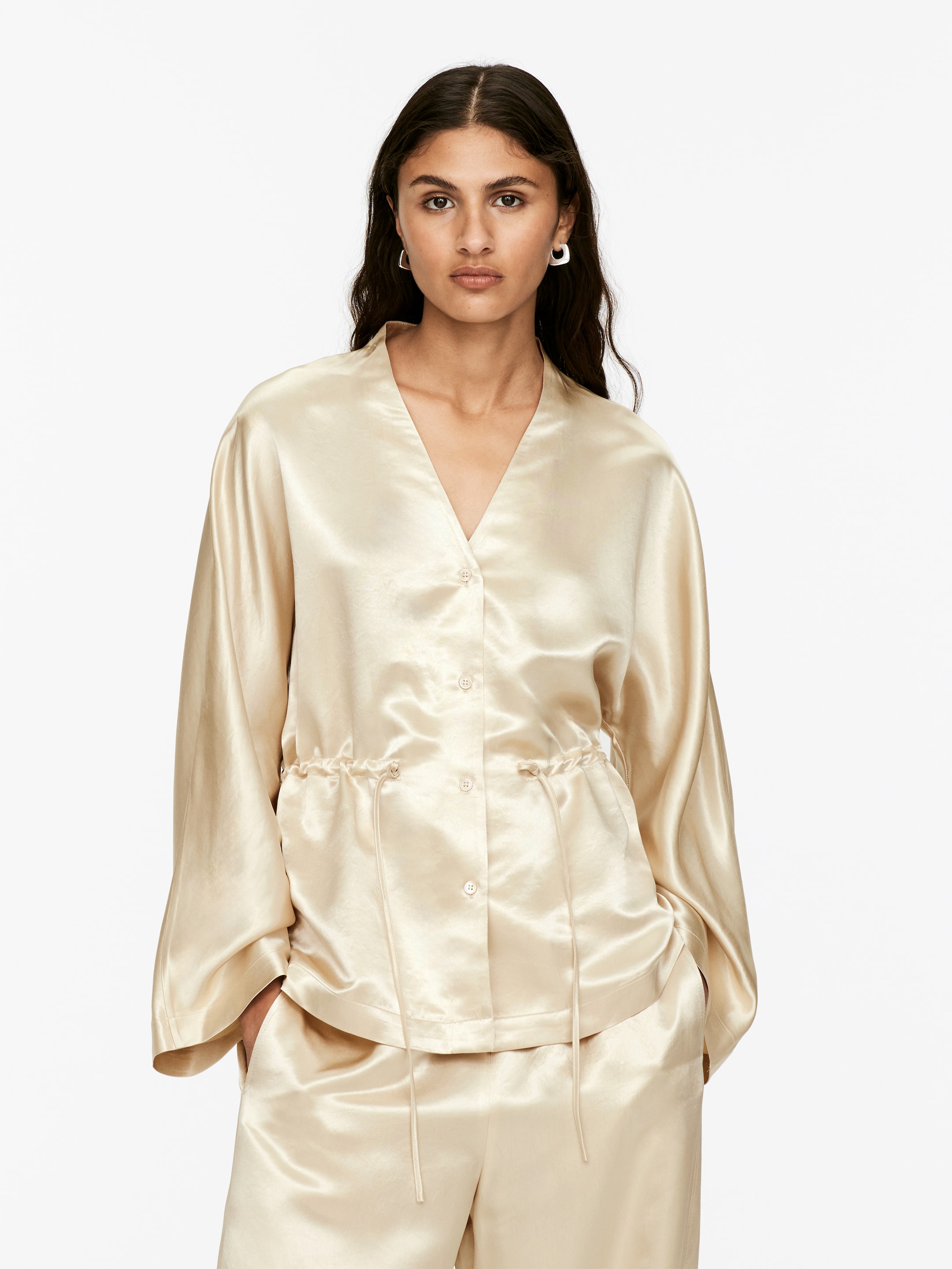 Grotere afbeelding bekijken: Blouse met strikbandjes - Lichtbeige - DAMES | H&M NL 1