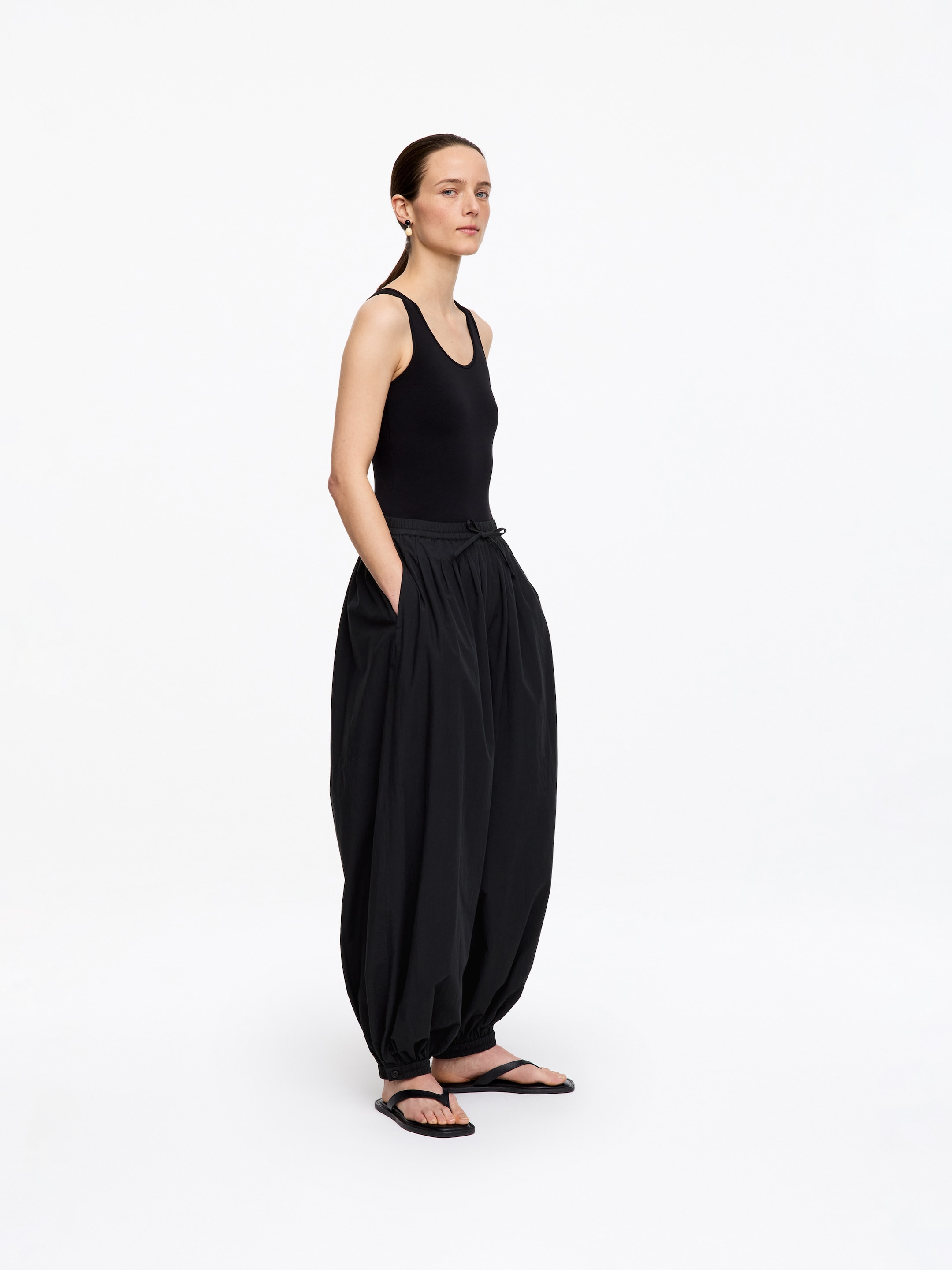 Balloon Cotton Trousers - Black - Loose fit - Women - StillMedia/Lookbook - 5