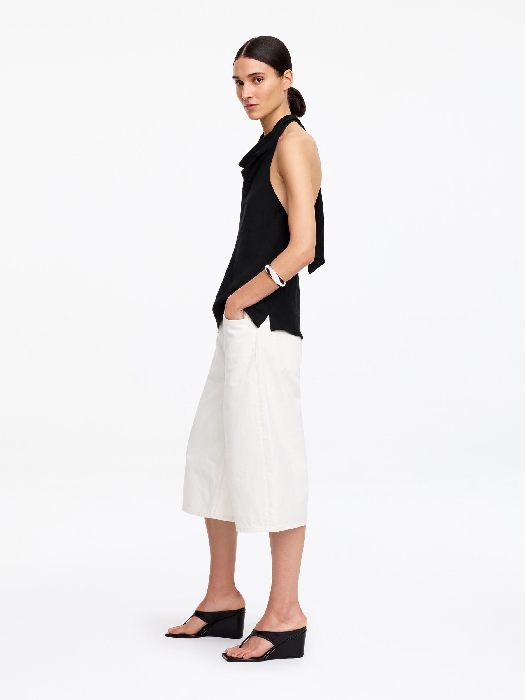 Linen Blend Halterneck Top - Black - Regular fit - Women - StillMedia/Lookbook - 3