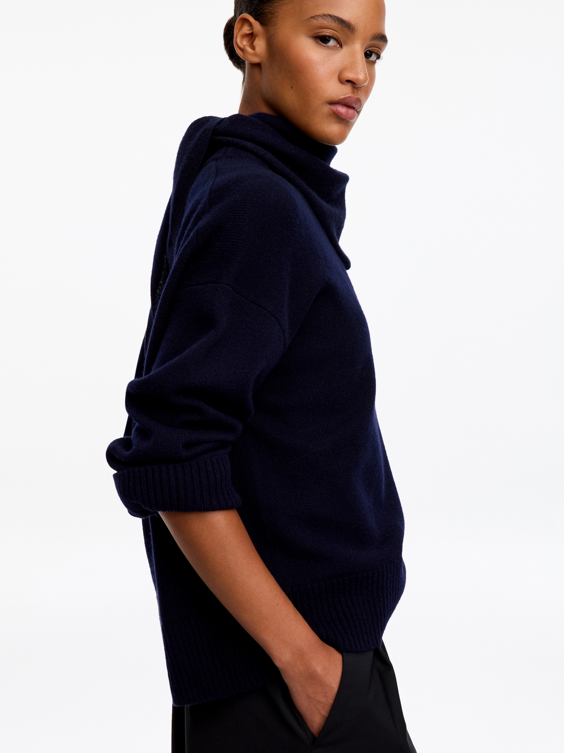 Cashmere Scarf - Dark Blue - women - StillMedia/Lookbook - 3