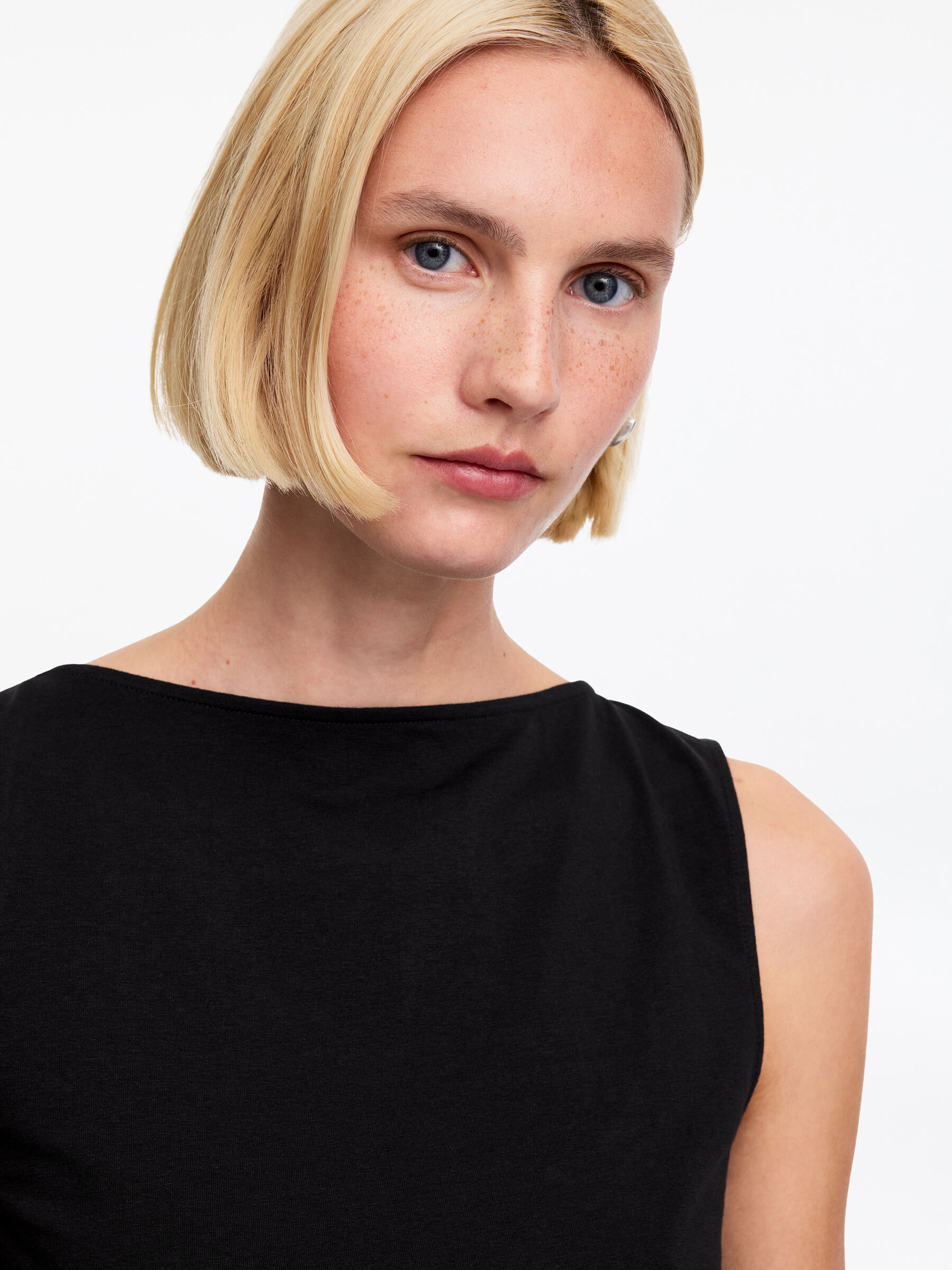 Boat Neck Tank Top - Black - Slim fit - Women - StillMedia/Lookbook - 6