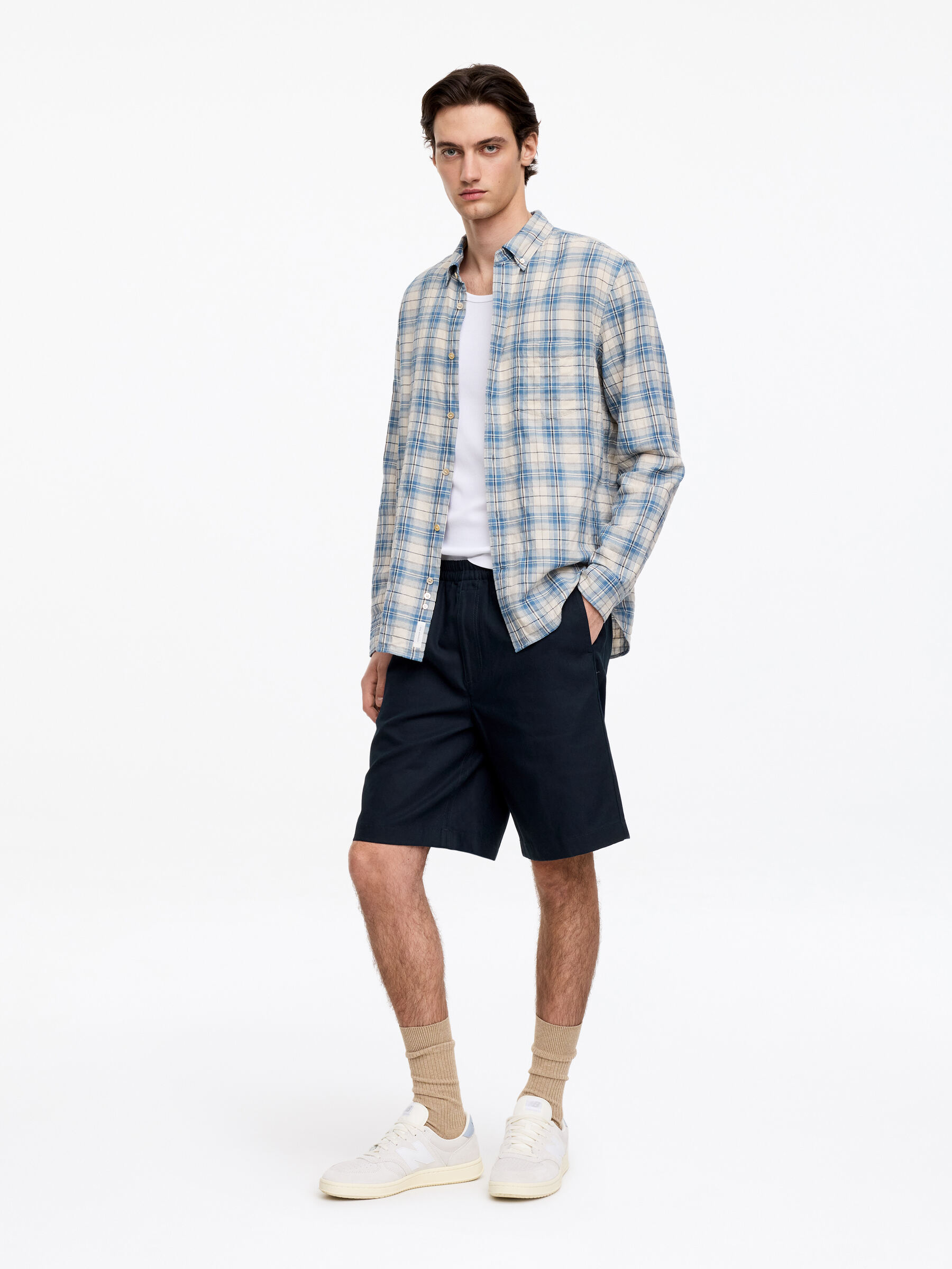 Pantalones cortos de lino y algodón relaxed fit - Azul oscuro - Corte relajado - Men - StillMedia/Lookbook - 4