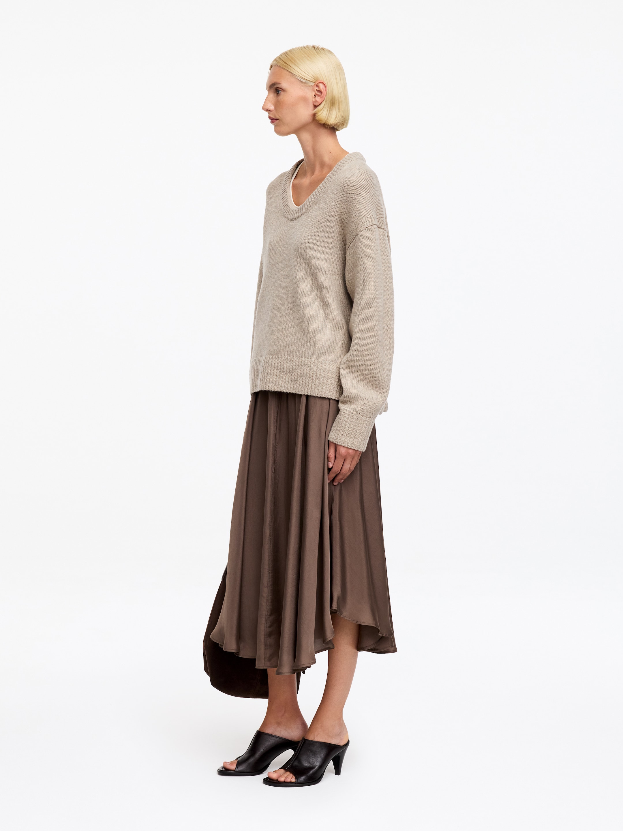 Lockerer Wollpullover - Beige - Loose Fit - women - StillMedia/Lookbook - 4