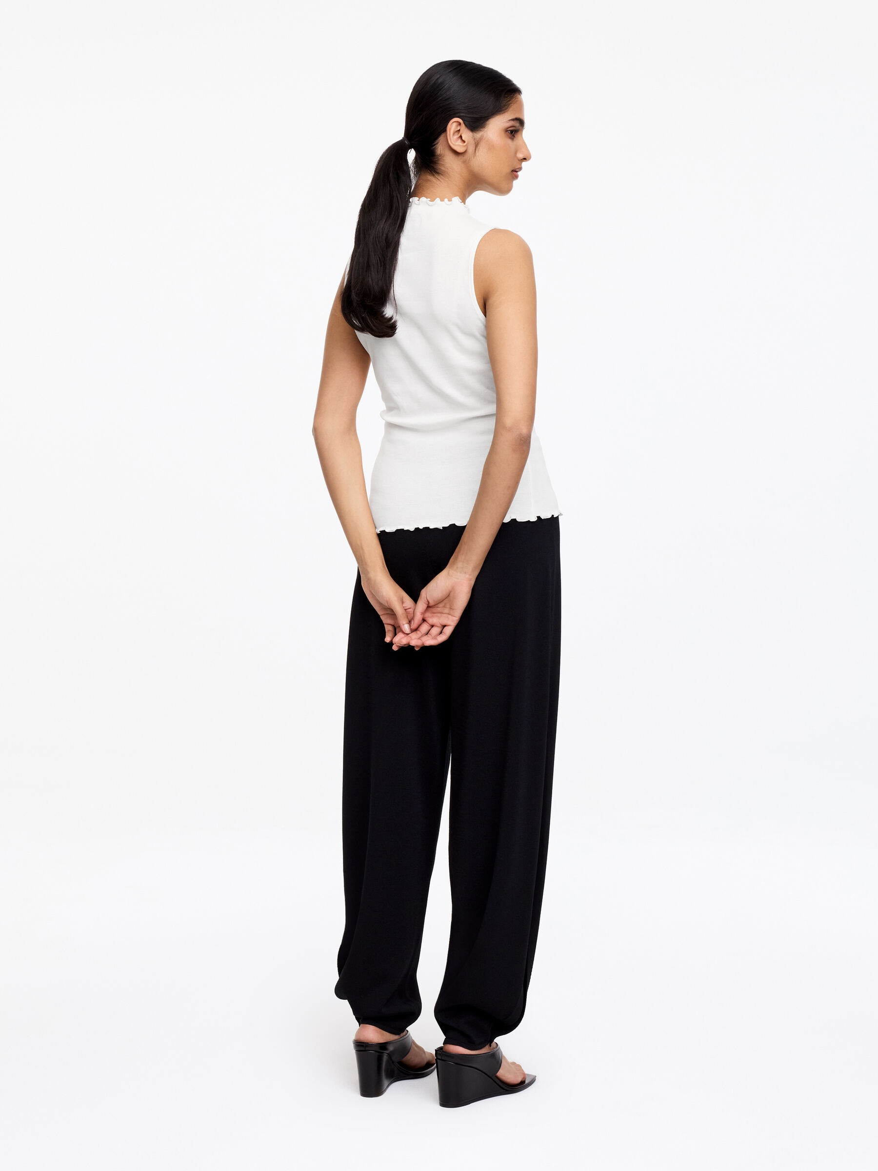 Mock-Neck Ribbed Top - Off White - Slim fit - Women - StillMedia/Lookbook - 3