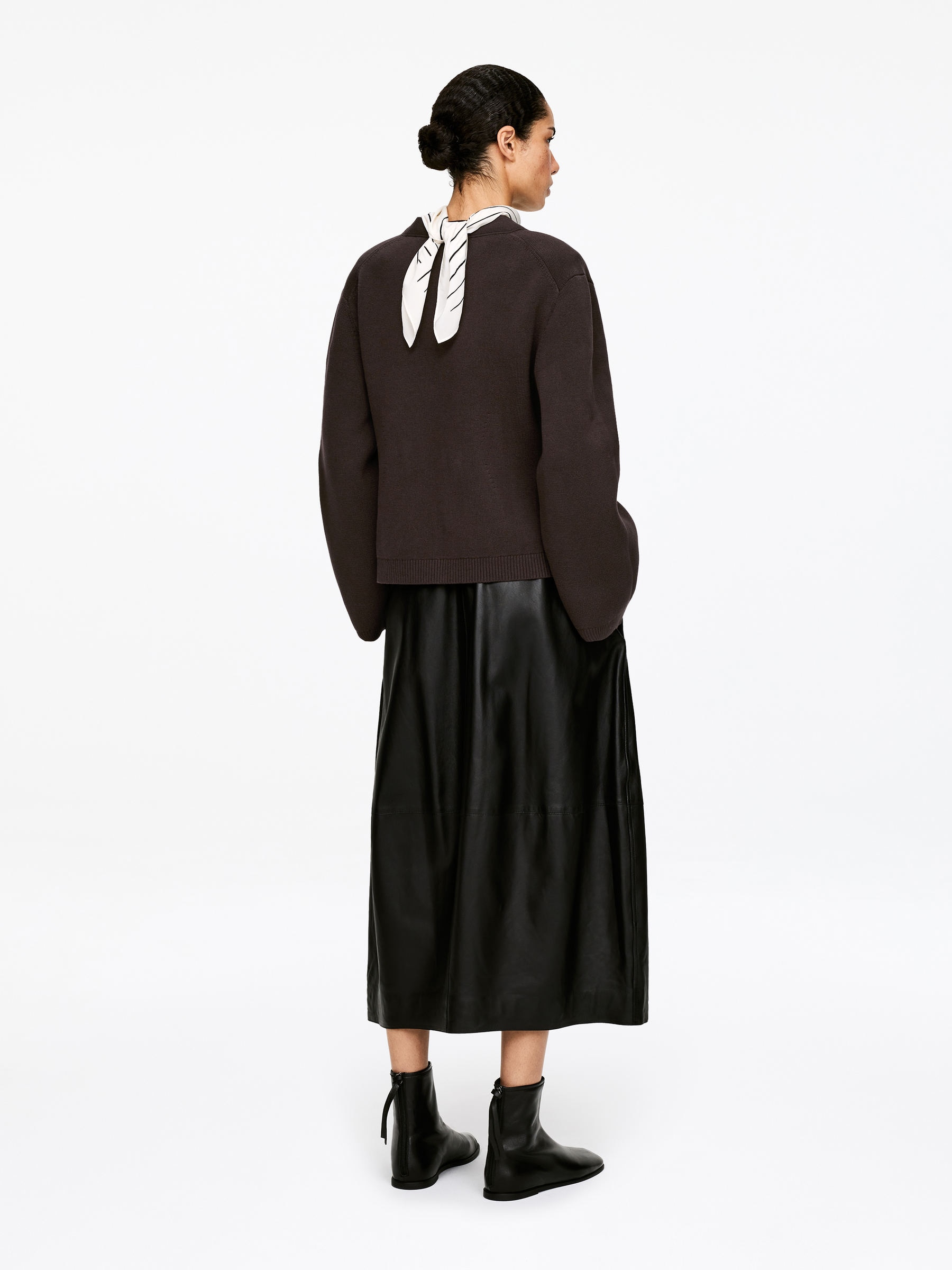 Cotton Cardigan - Dark Brown - Loose fit - Women - StillMedia/Lookbook - 4