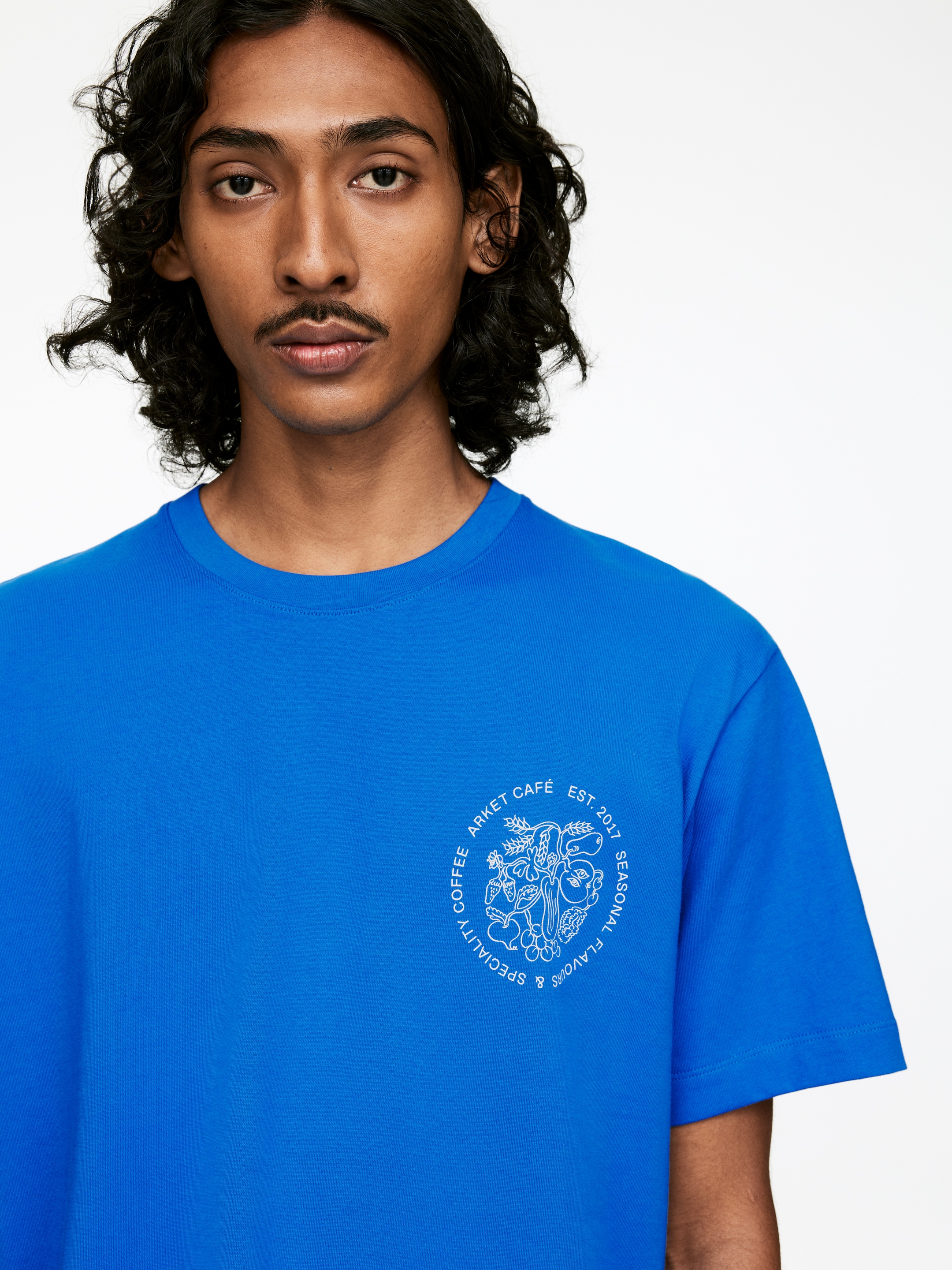 Visa större bild: ARKET CAFÉ t-shirt med tryck - Blå - HERR | H&M SE 4