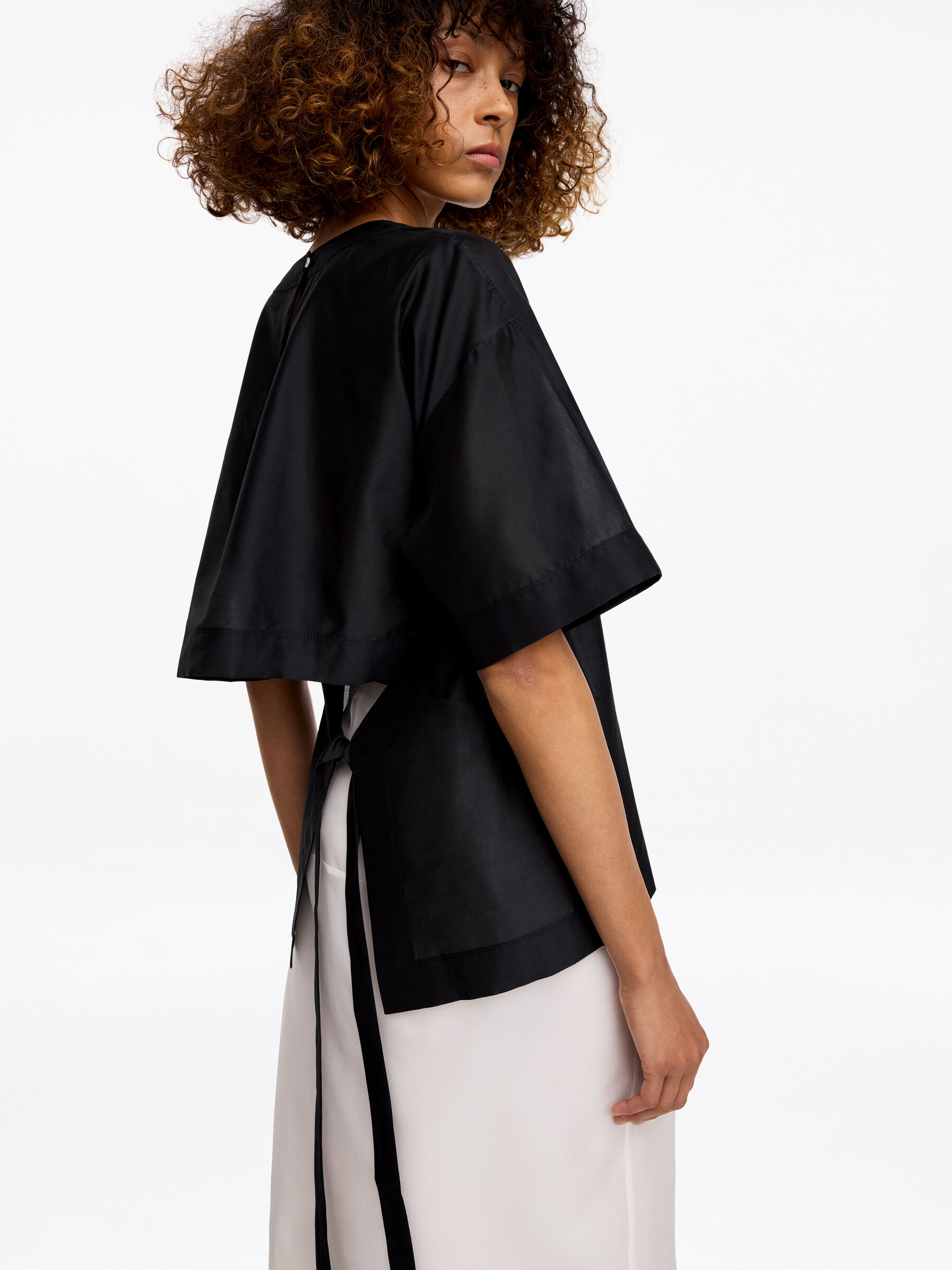 ARKET and Laila Gohar Tie-Back Top - Dark Navy - Regular fit - Women - StillMedia/Lookbook - 5