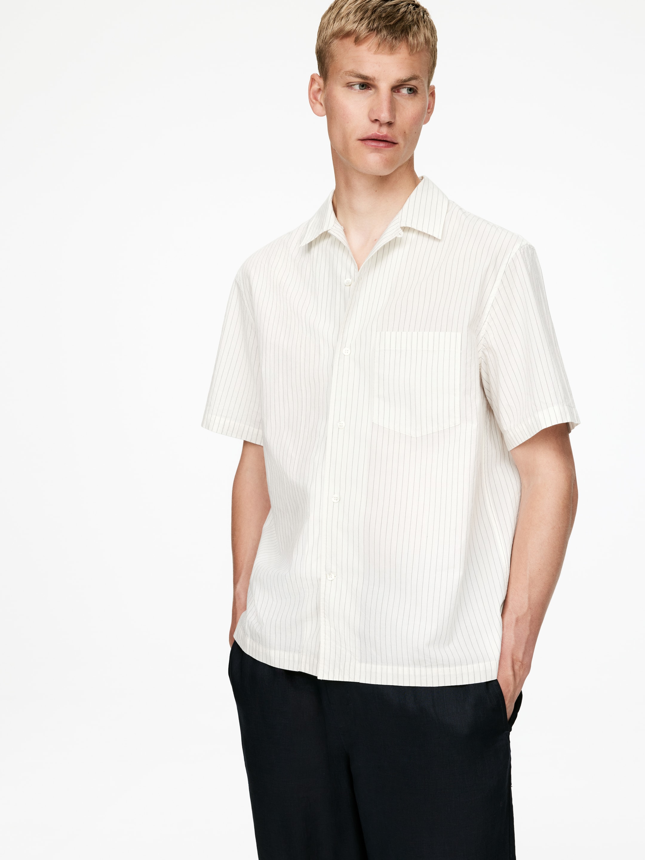 Visa större bild: Resortskjorta i bomull - Off-white/randig - HERR | H&M SE 4
