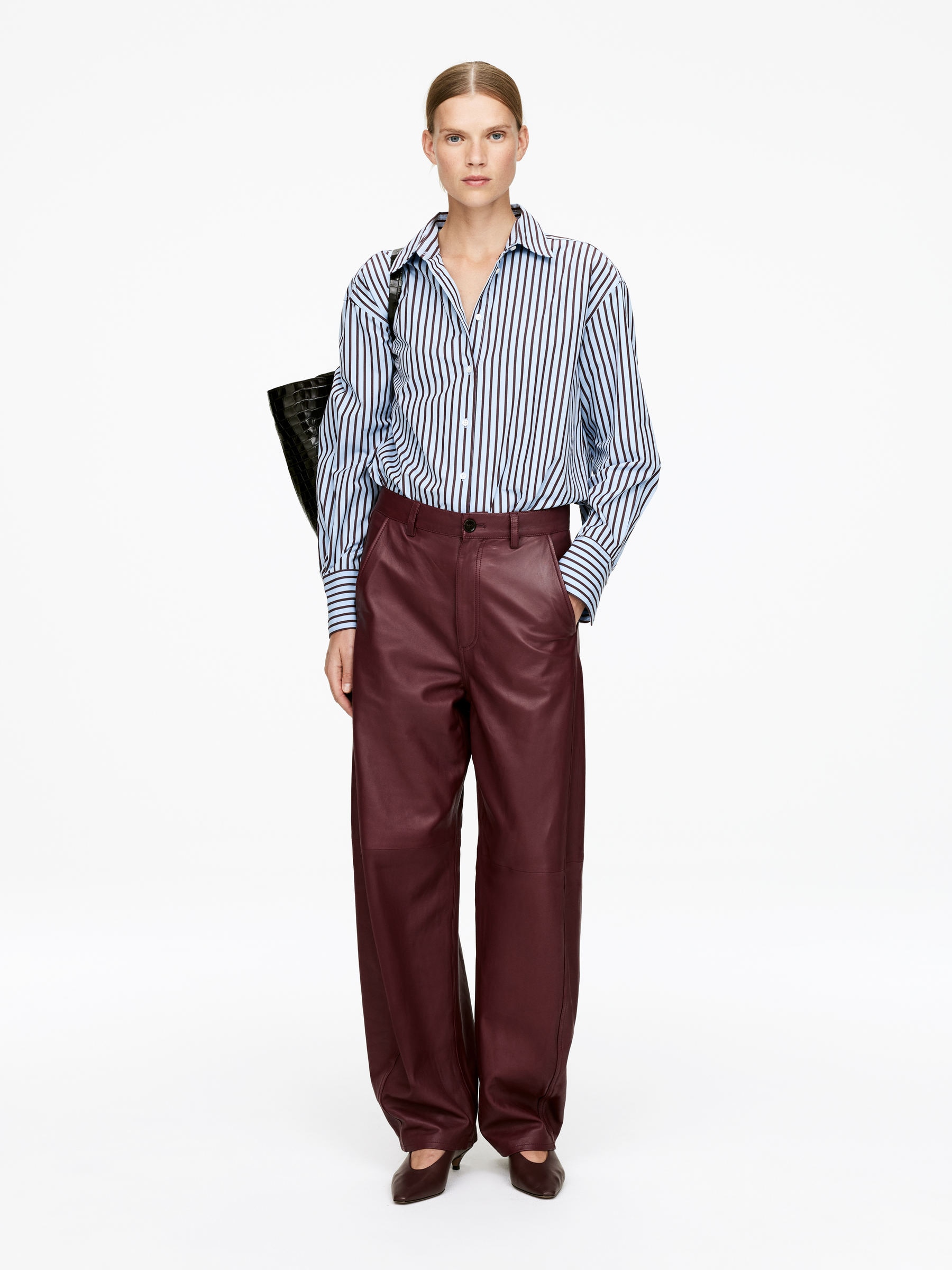 Lederhose mit Barrel Leg - Dunkelrot - Relaxed Fit - Damen - StillMedia/Lookbook - 5