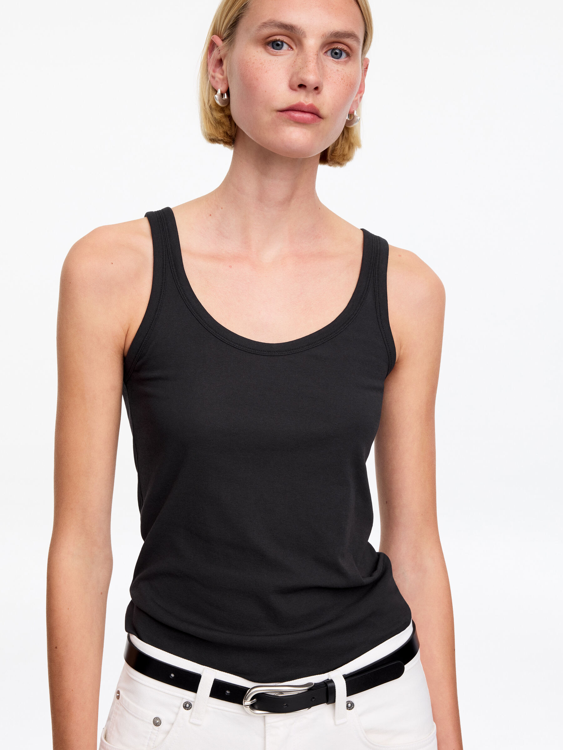 Scoop-Neck Tank Top - Black - Regular fit - Women - StillMedia/Lookbook - 5