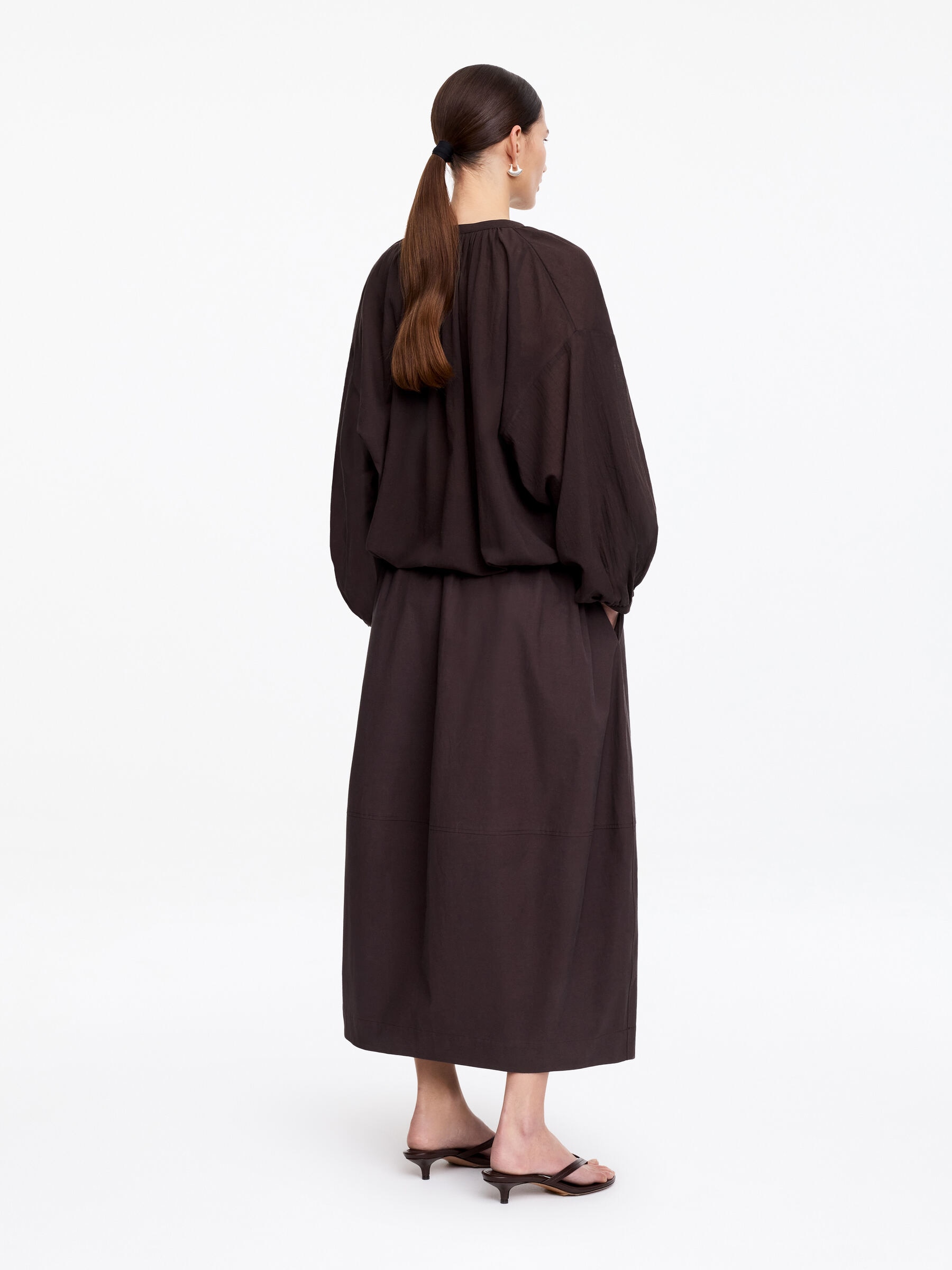 Crepe Drawstring Blouse - Brown - Loose fit - Women - StillMedia/Lookbook - 3