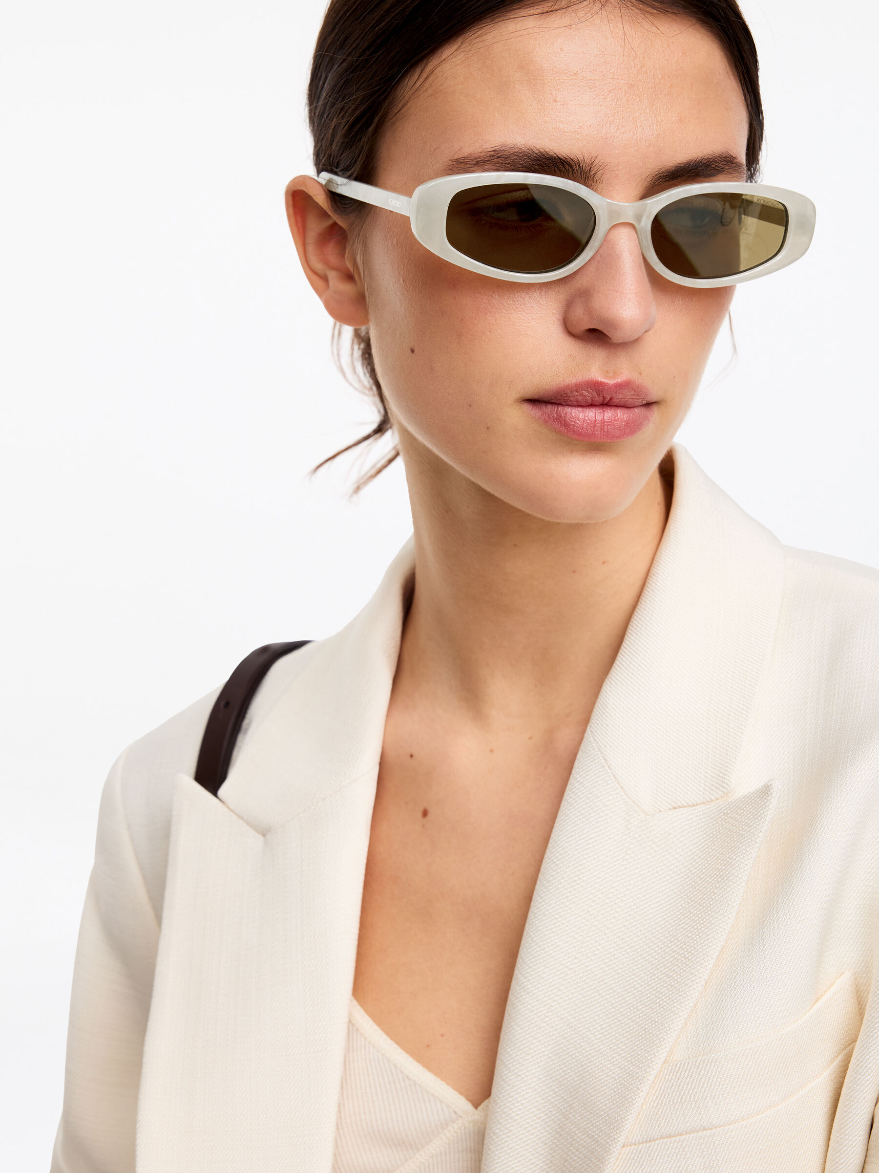 KOMONO Emery solglasögon - Vit - Women - StillMedia/Lookbook - 3