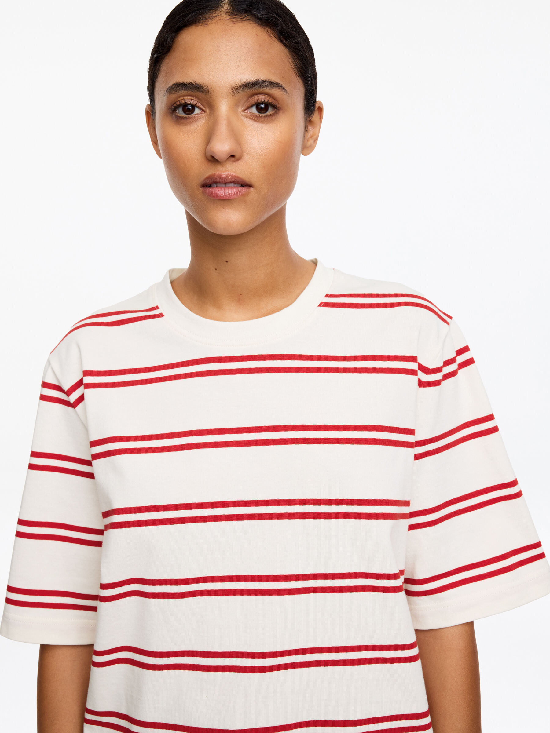 ALBA Boxy T-Shirt - Red/Off White - Relaxed fit - Women - StillMedia/Lookbook - 3