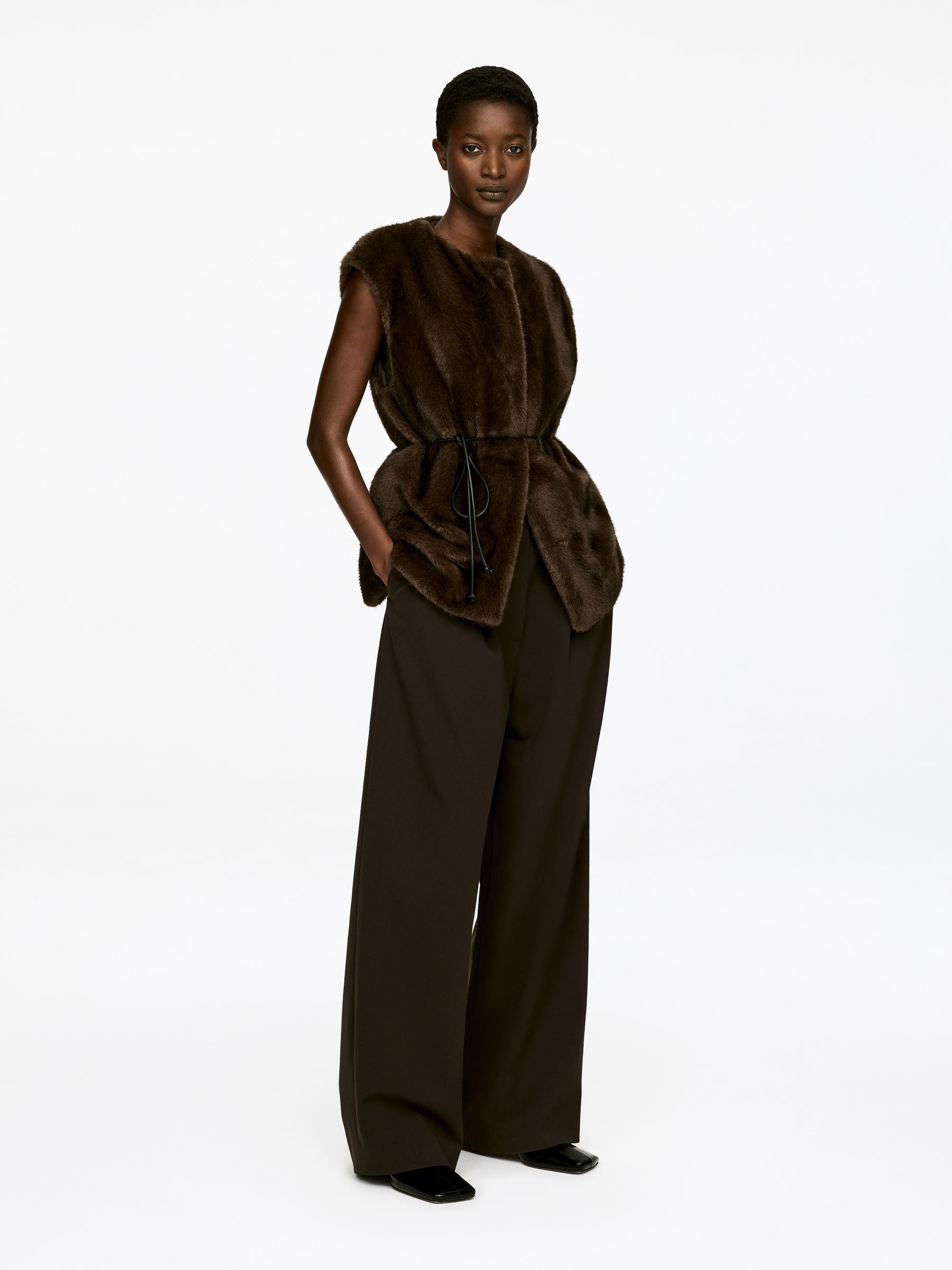 Faux-Fur Vest - Brown - Regular fit - Women - StillMedia/Lookbook - 2