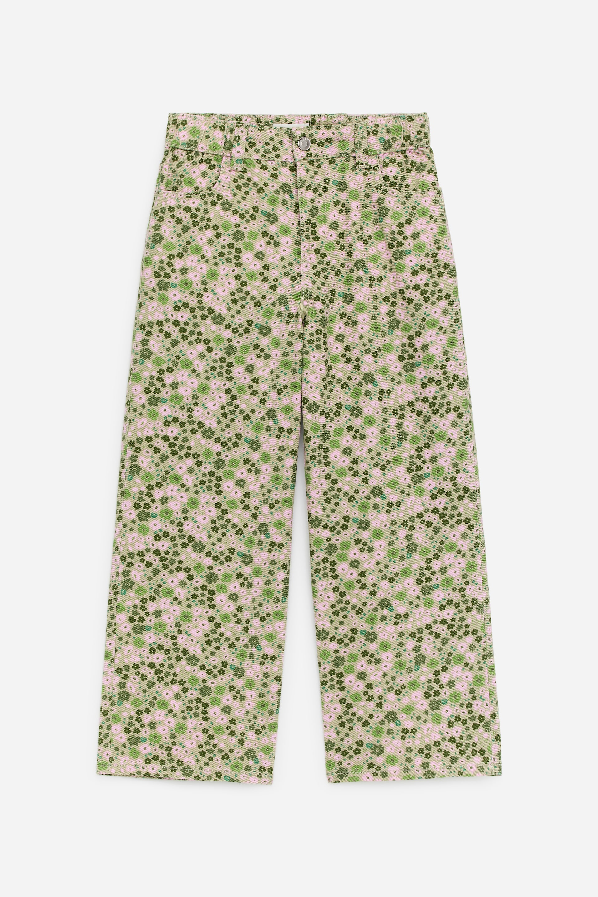 Visa större bild: Vida jeans, presenterade framifrån, visar ett grönt och rosa blommönster på tvättat bomullstyg. De har en midjeband med hällor och framfickor.
