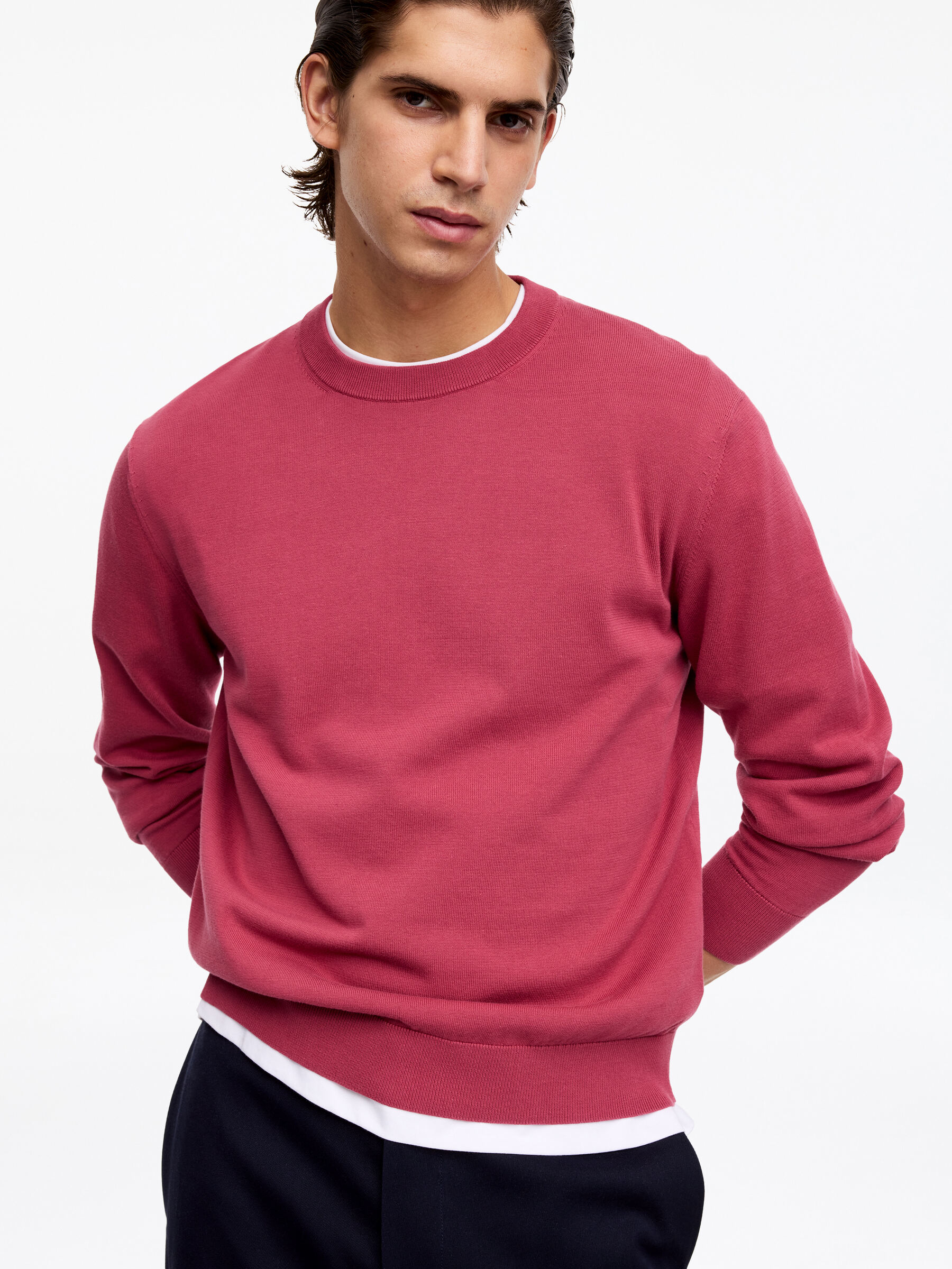 Lightweight Cotton Crewneck Jumper - Raspberry Red - Regular fit - Men - StillMedia/Lookbook - 2