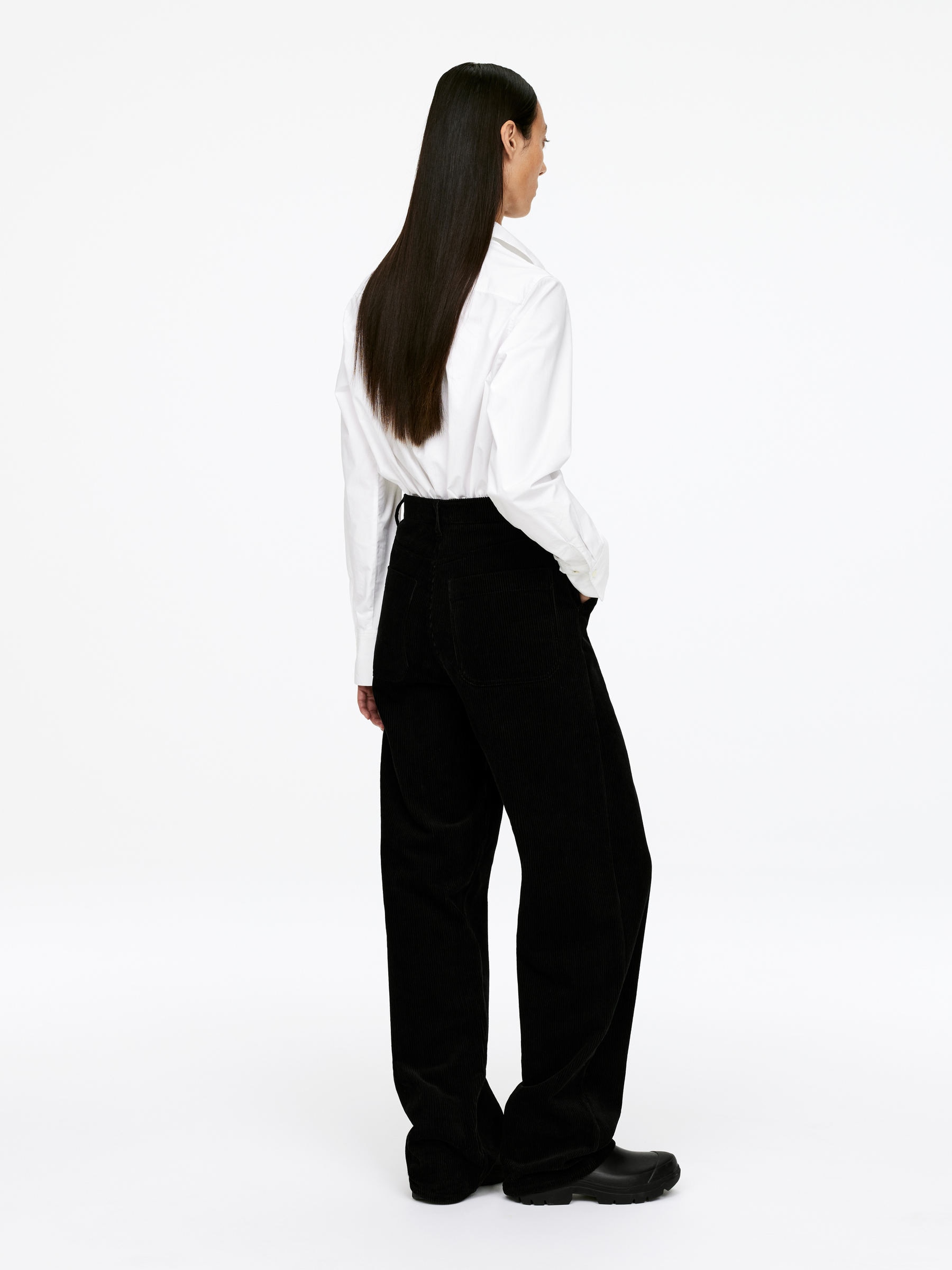 ARKET and Barbour Corduroy Trousers - Black - Relaxed fit - Women - StillMedia/Lookbook - 7