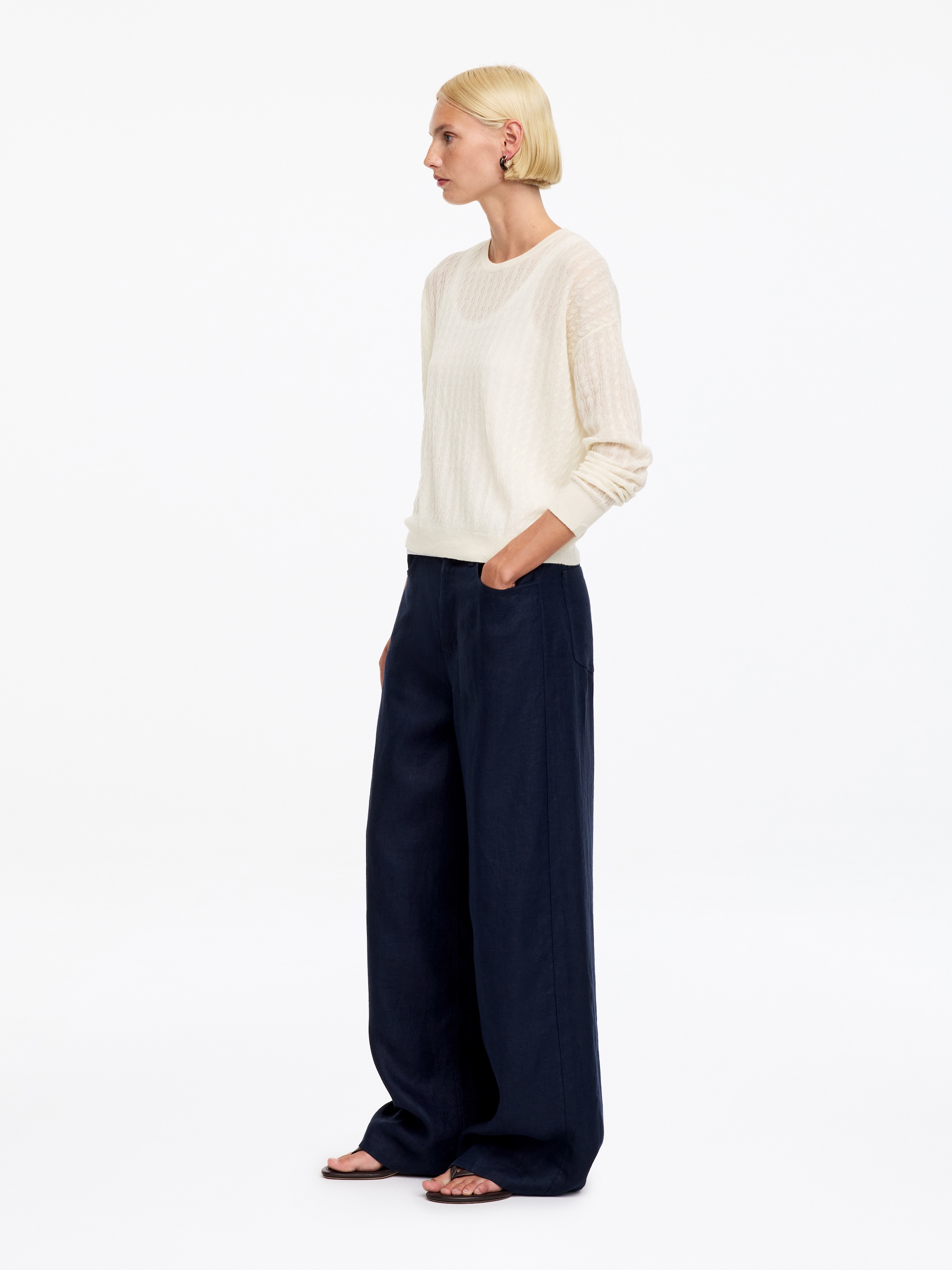 Pure Cashmere Cable-Knit Jumper - Off White - Regular fit - women - StillMedia/Lookbook - 5