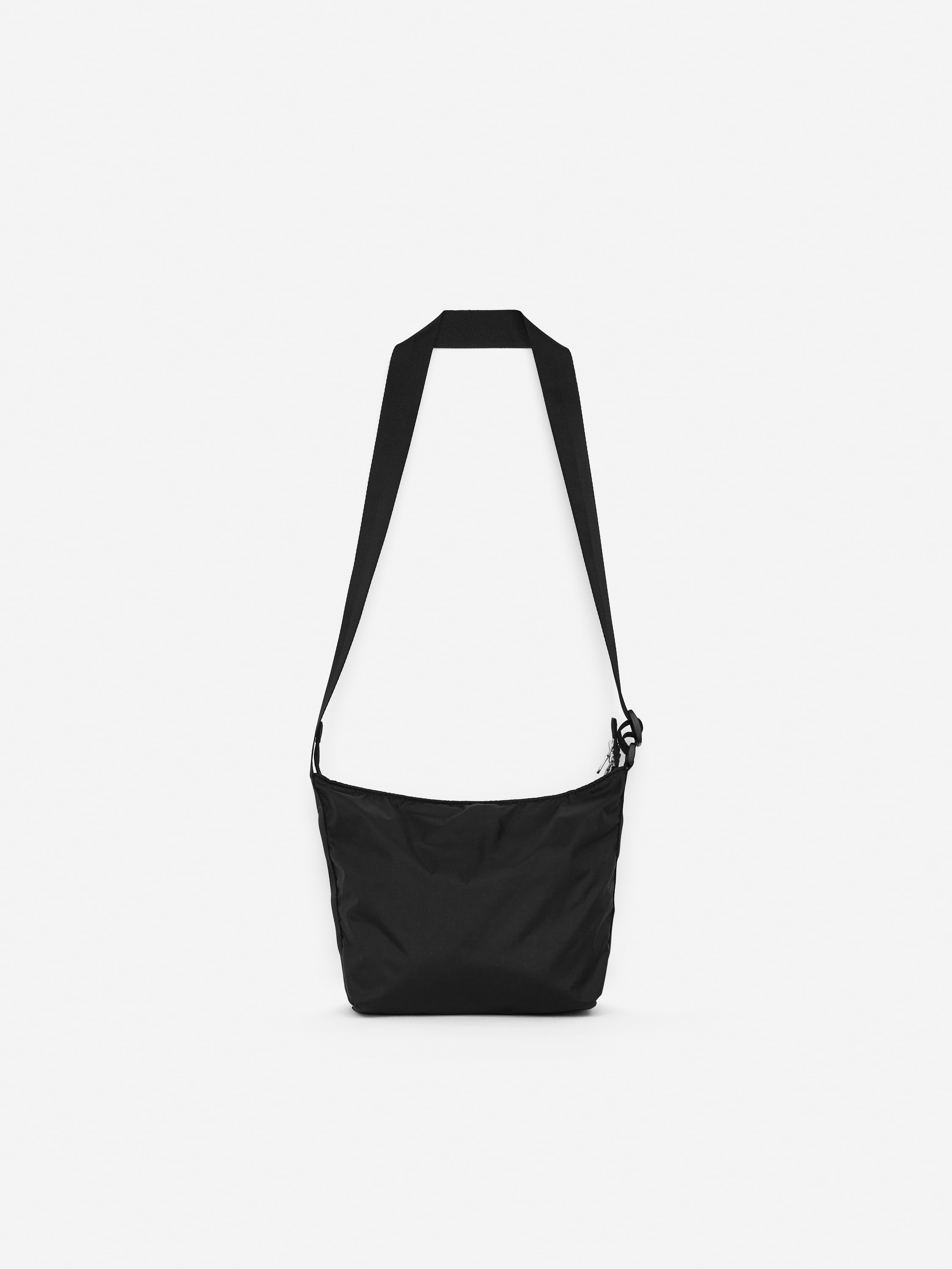 arket メッセンジャーバッグ　 Packable Small Messenger Bag – Black – ARKET WW