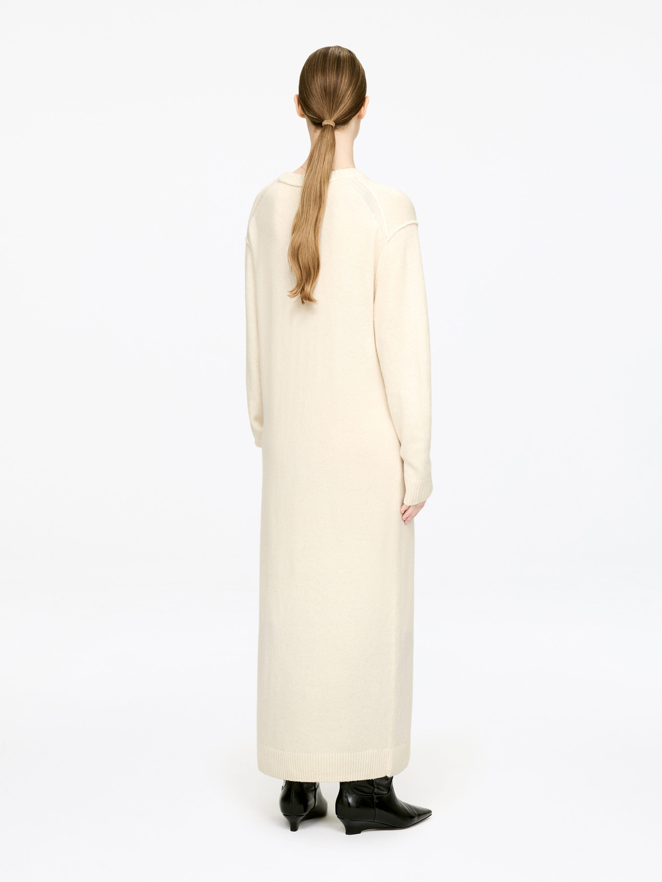 V-Neck Wool Dress - Off White - Loose fit - Women - StillMedia/Lookbook - 7