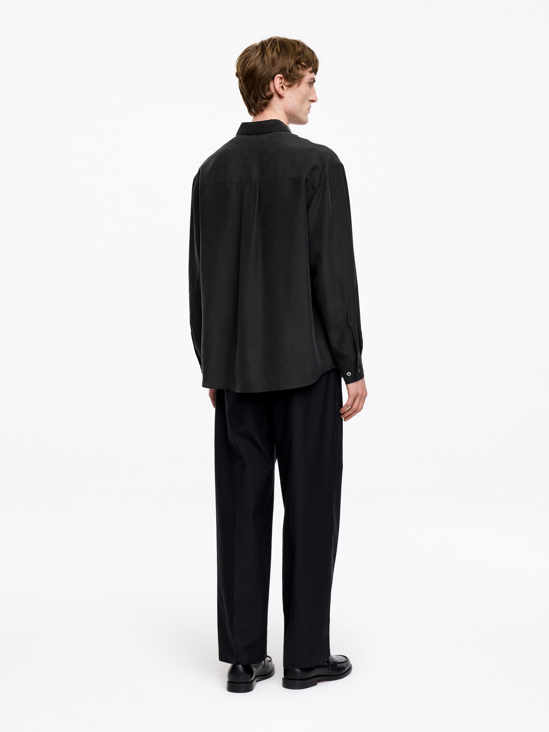 Relaxed Silk Shirt - Off Black - Relaxed fit - Men - StillMedia/Lookbook - 2