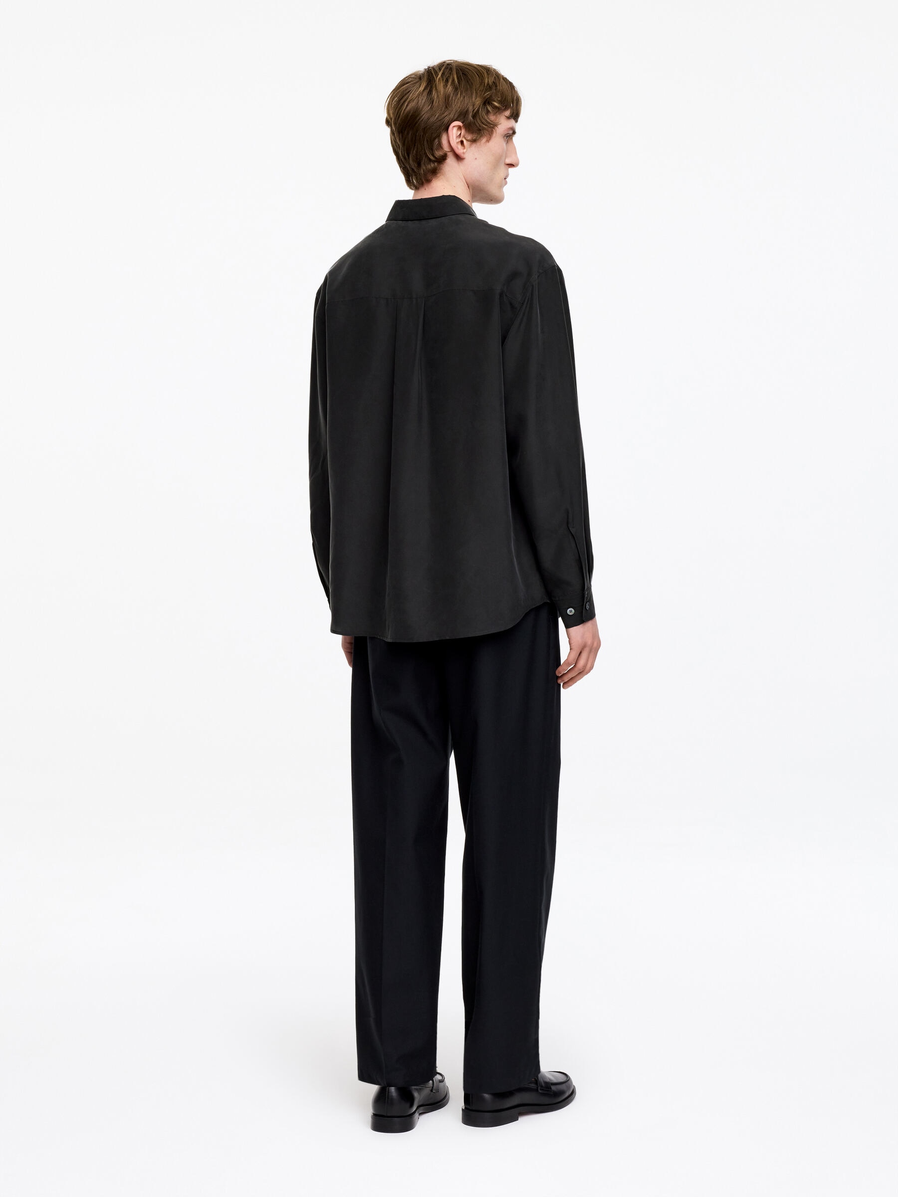 Relaxed Silk Shirt - Off Black - Relaxed fit - Men - StillMedia/Lookbook - 2