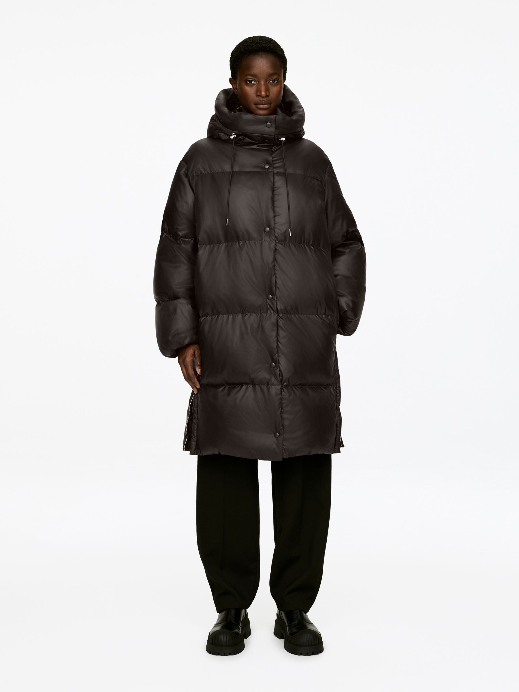 Langer Upcycled Down Mantel-#3F3838-17209