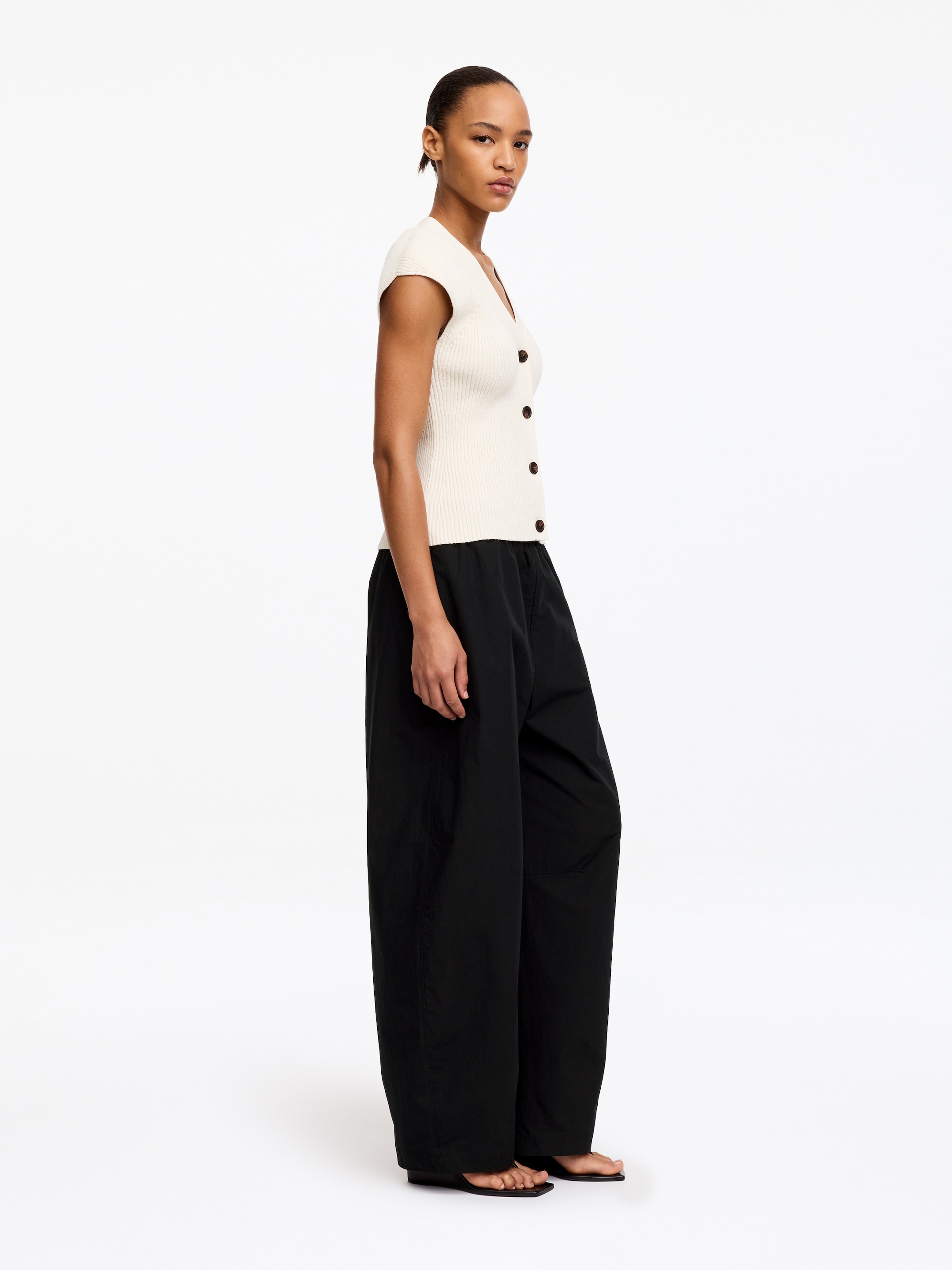 Pantalones de algodón con pernera de barril - Negro - Corte holgado - Women - StillMedia/Lookbook - 6