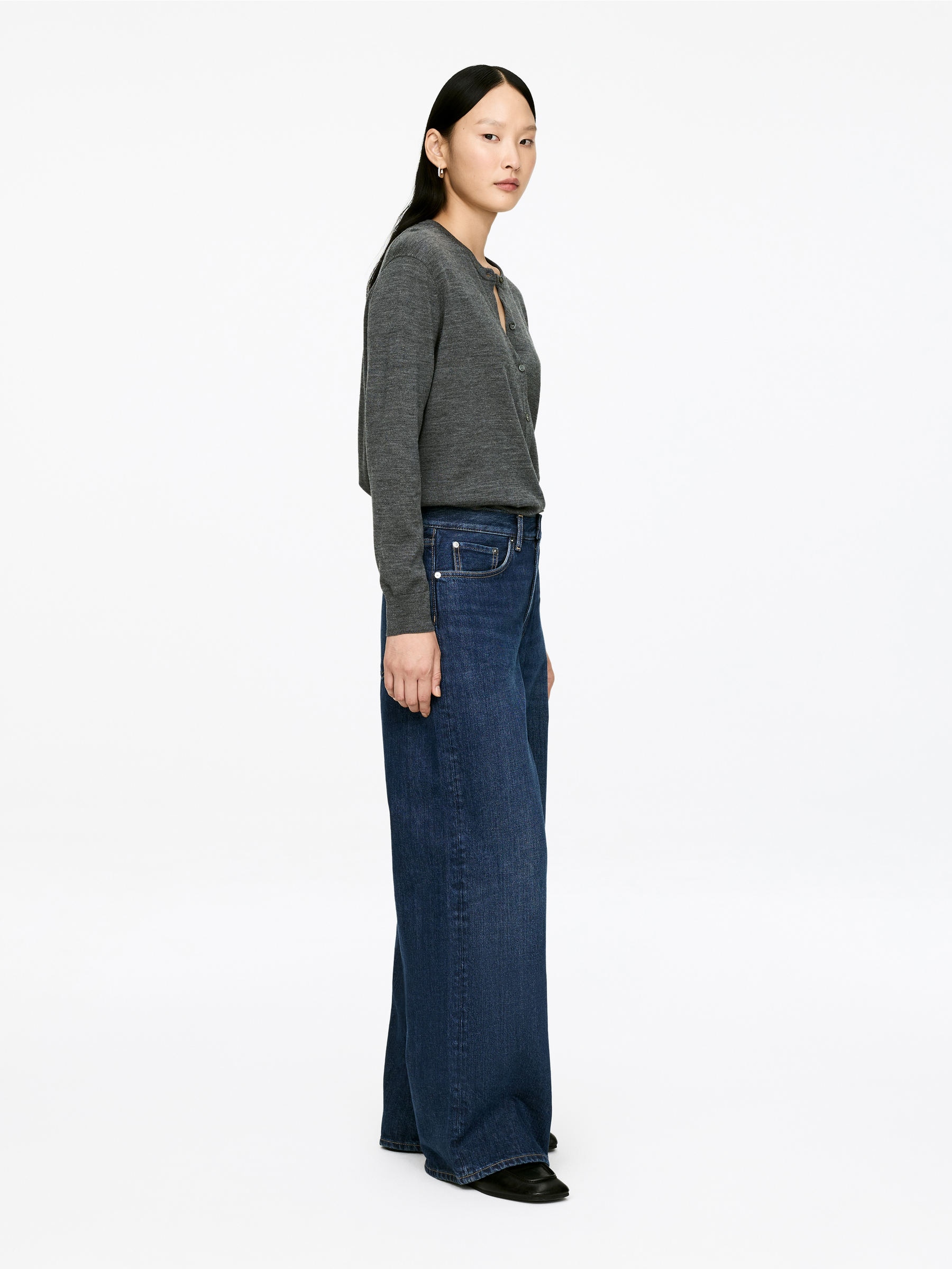 CLOUD Loose Wide Jeans - Mid Blue - Relaxed fit - Women - StillMedia/Lookbook - 17