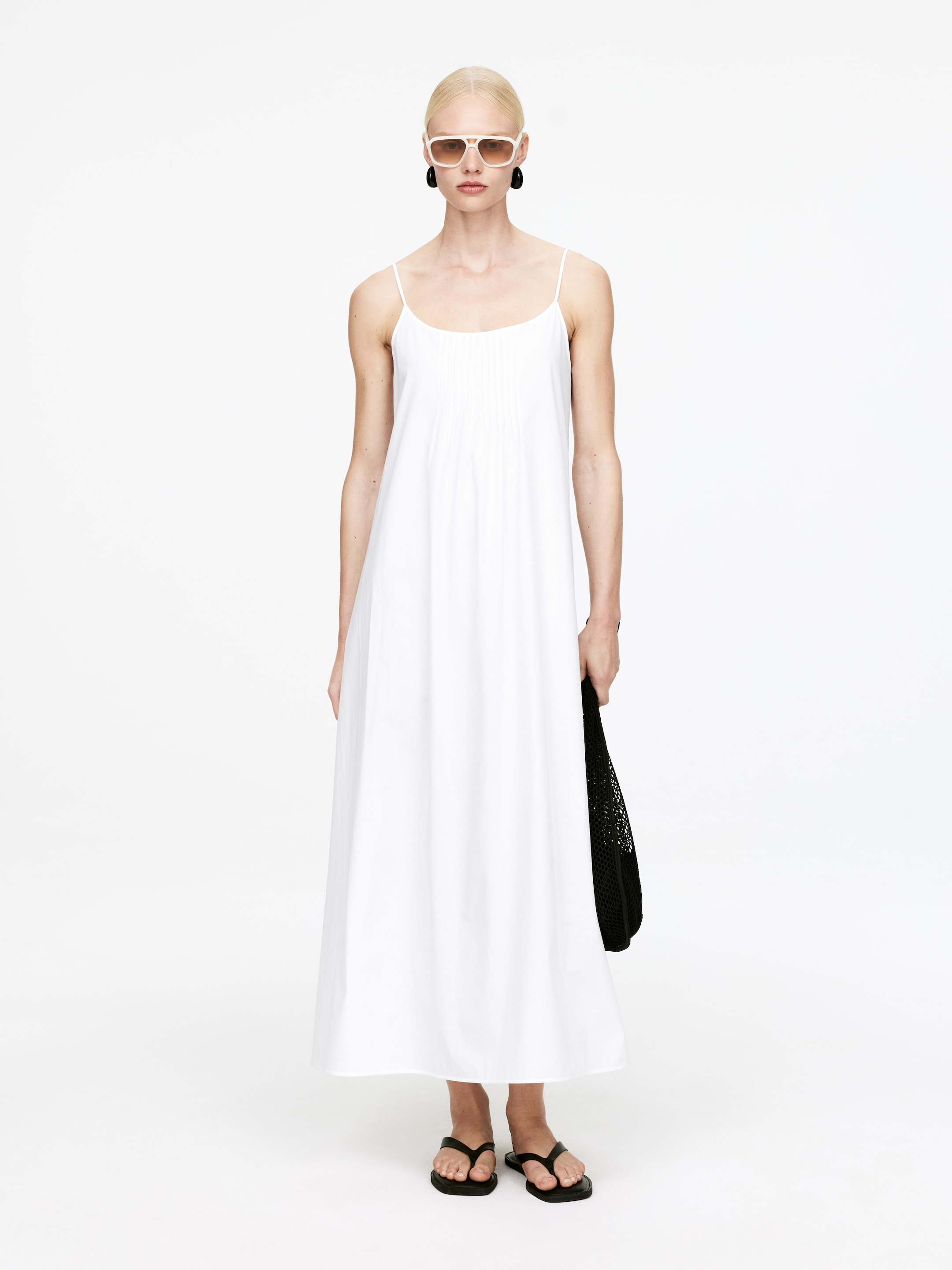Näytä suurempi kuva: Takaa sidottava mekko - Valkoinen - NAISET | H&M FI 1