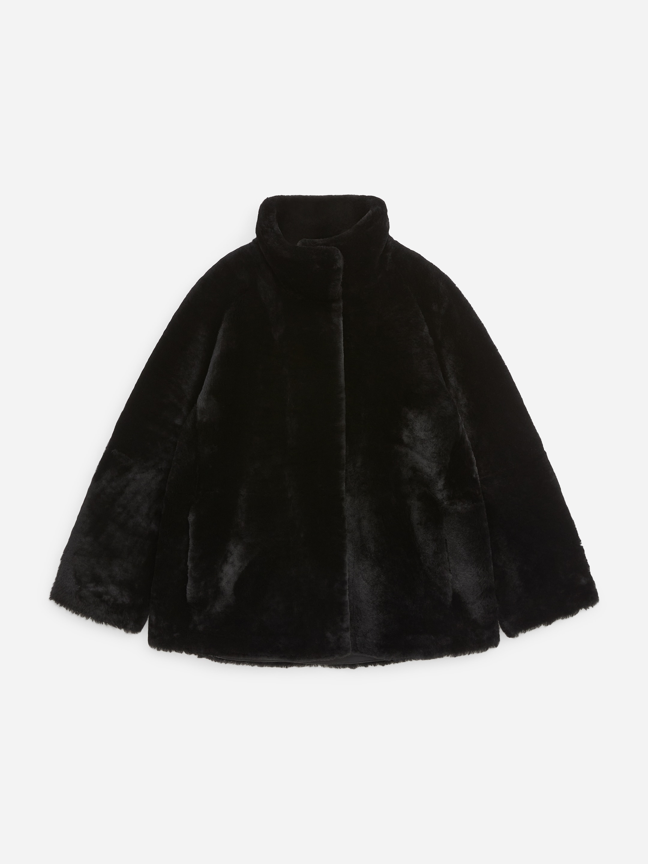 Relaxed Shearling Coat - Black - Relaxed fit - women - StillMedia/DescriptiveStillLife - 2