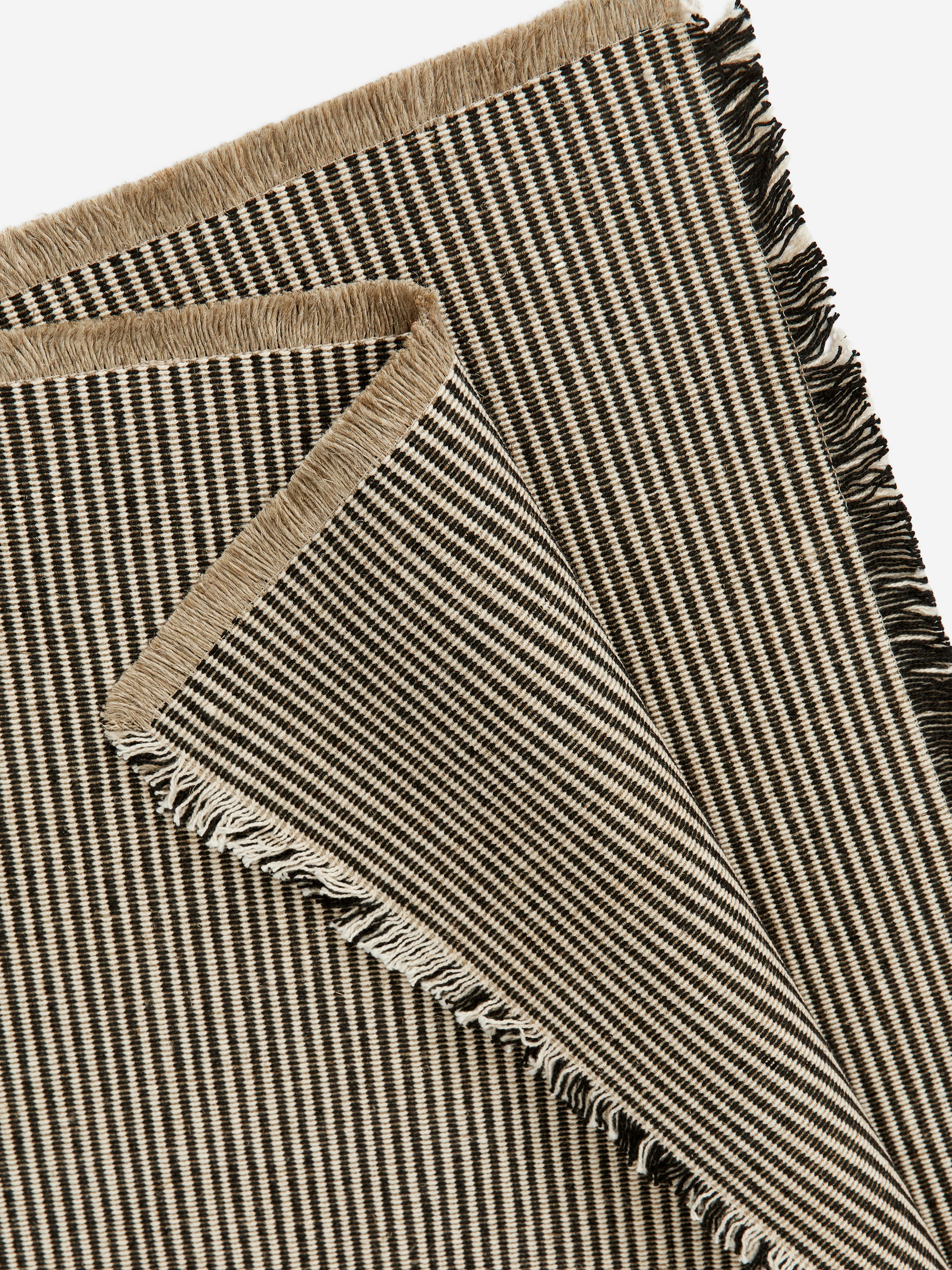 Linen Blend Placemat Set of 2 - Black/Beige - Homeware - StillMedia/DescriptiveDetail - 3