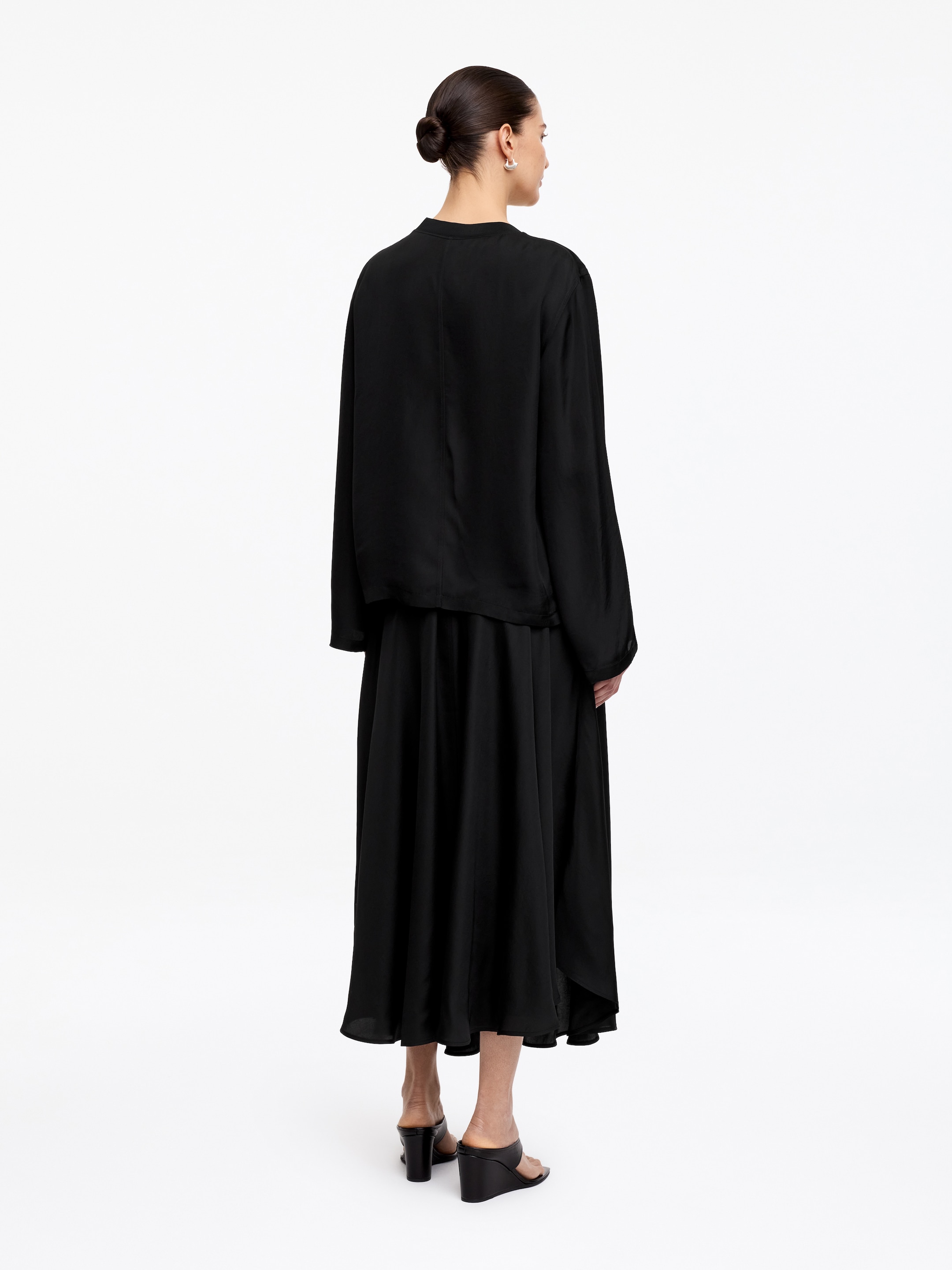Top in raso a maniche lunghe - Nero - Loose fit - women - StillMedia/Lookbook - 2