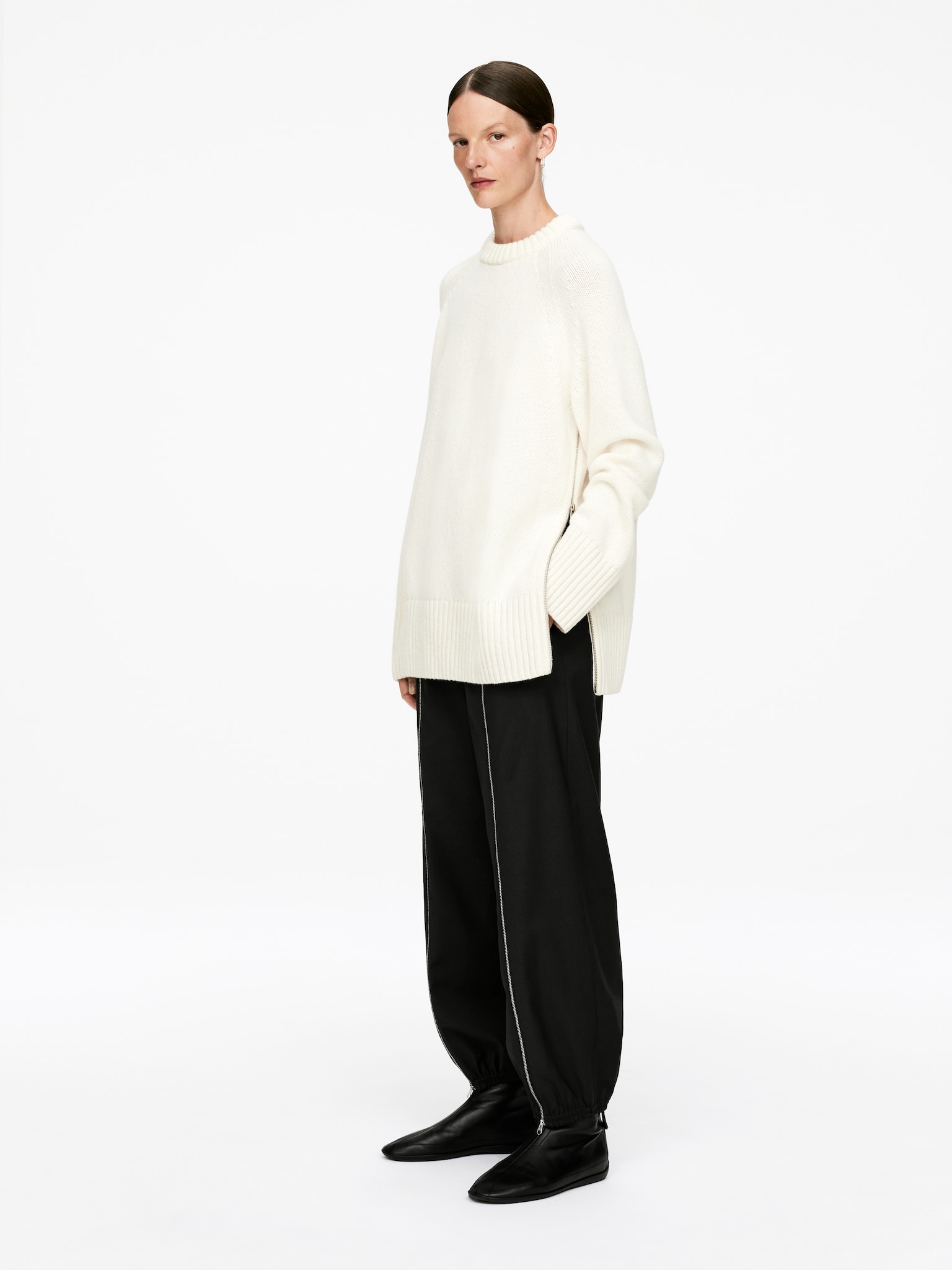 Zip-Detail Trousers - Black - 3