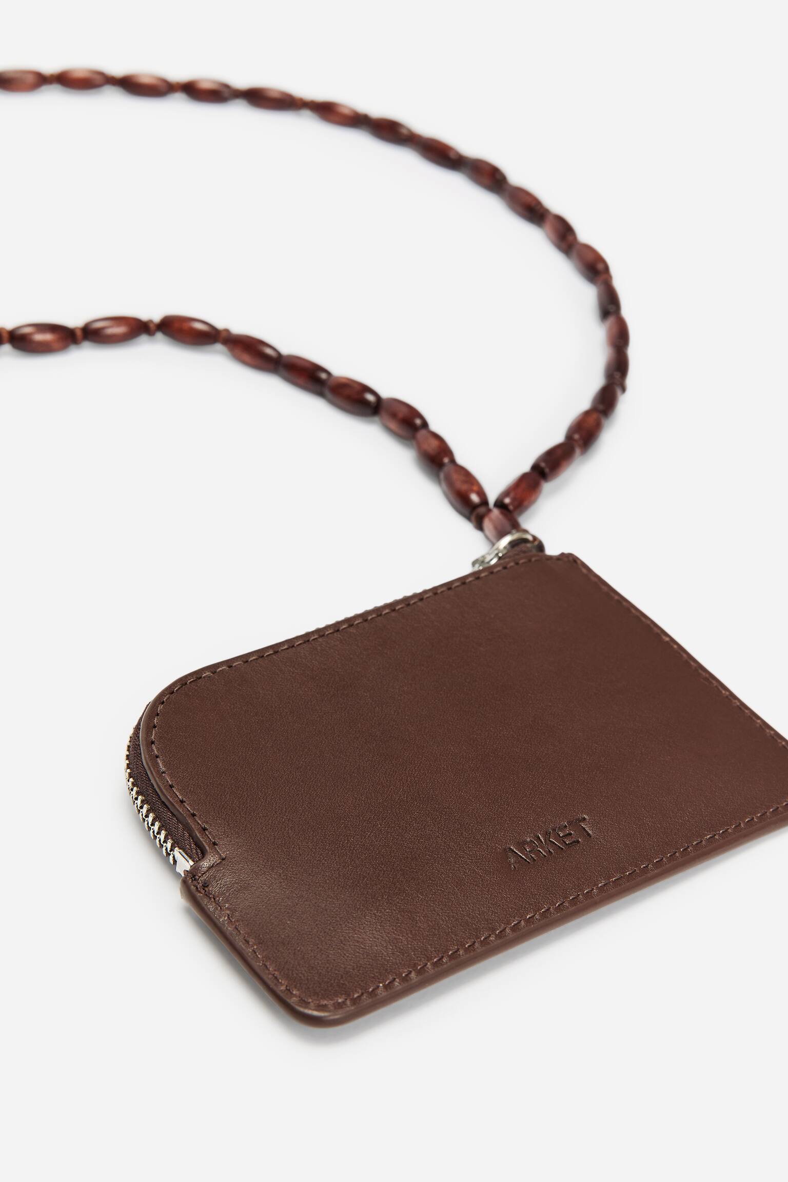 Tarjetero con collar de cuentas - Marrón - 2