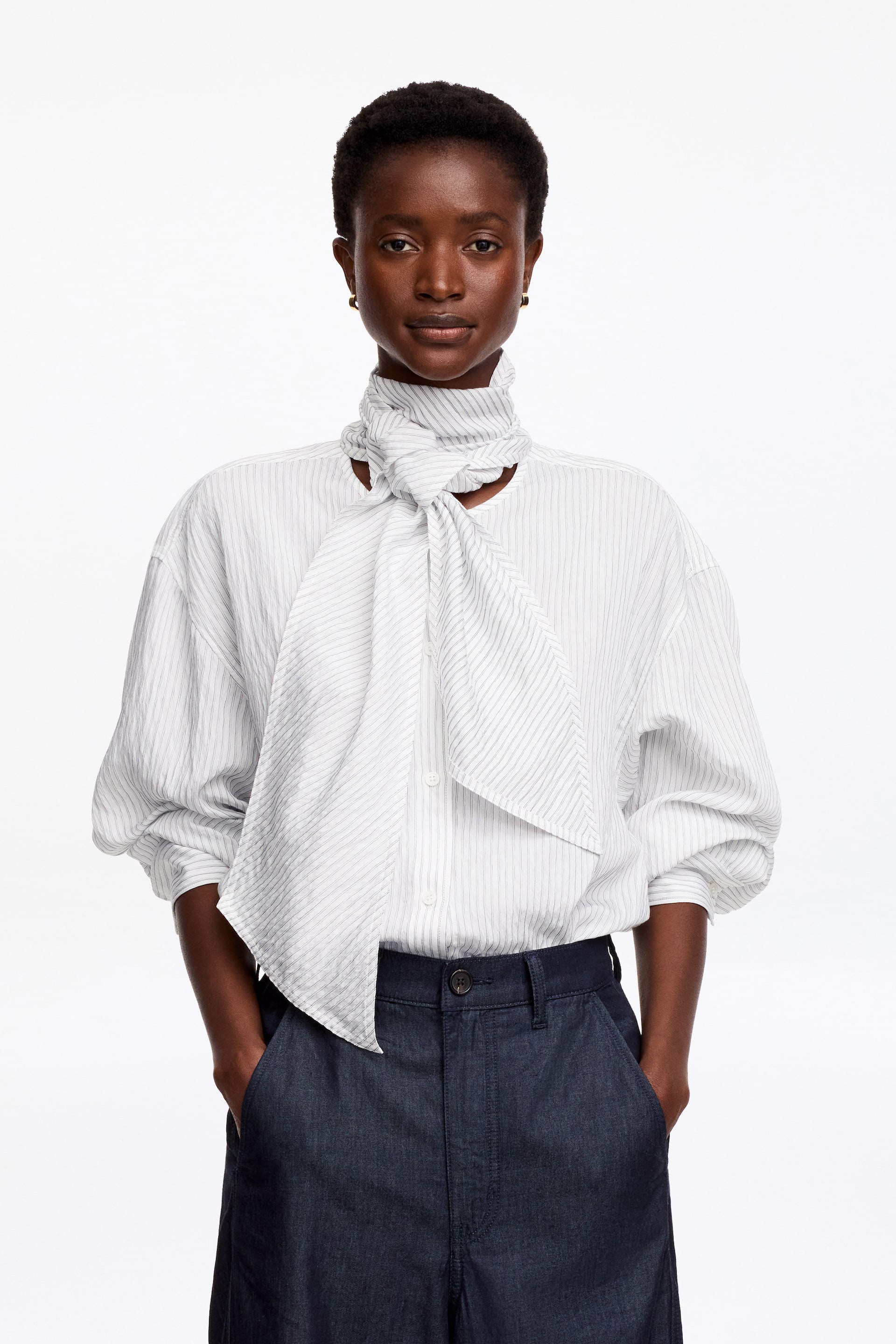 Ver imagem maior: Blusa com lenço removível - Branco/preto - SENHORA | H&M PT 1
