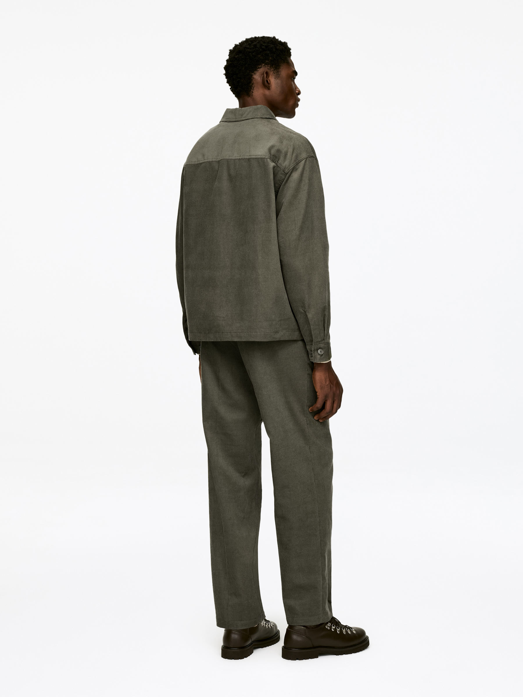 Corduroy Overshirt - Green - Relaxed fit - Men - StillMedia/Lookbook - 6