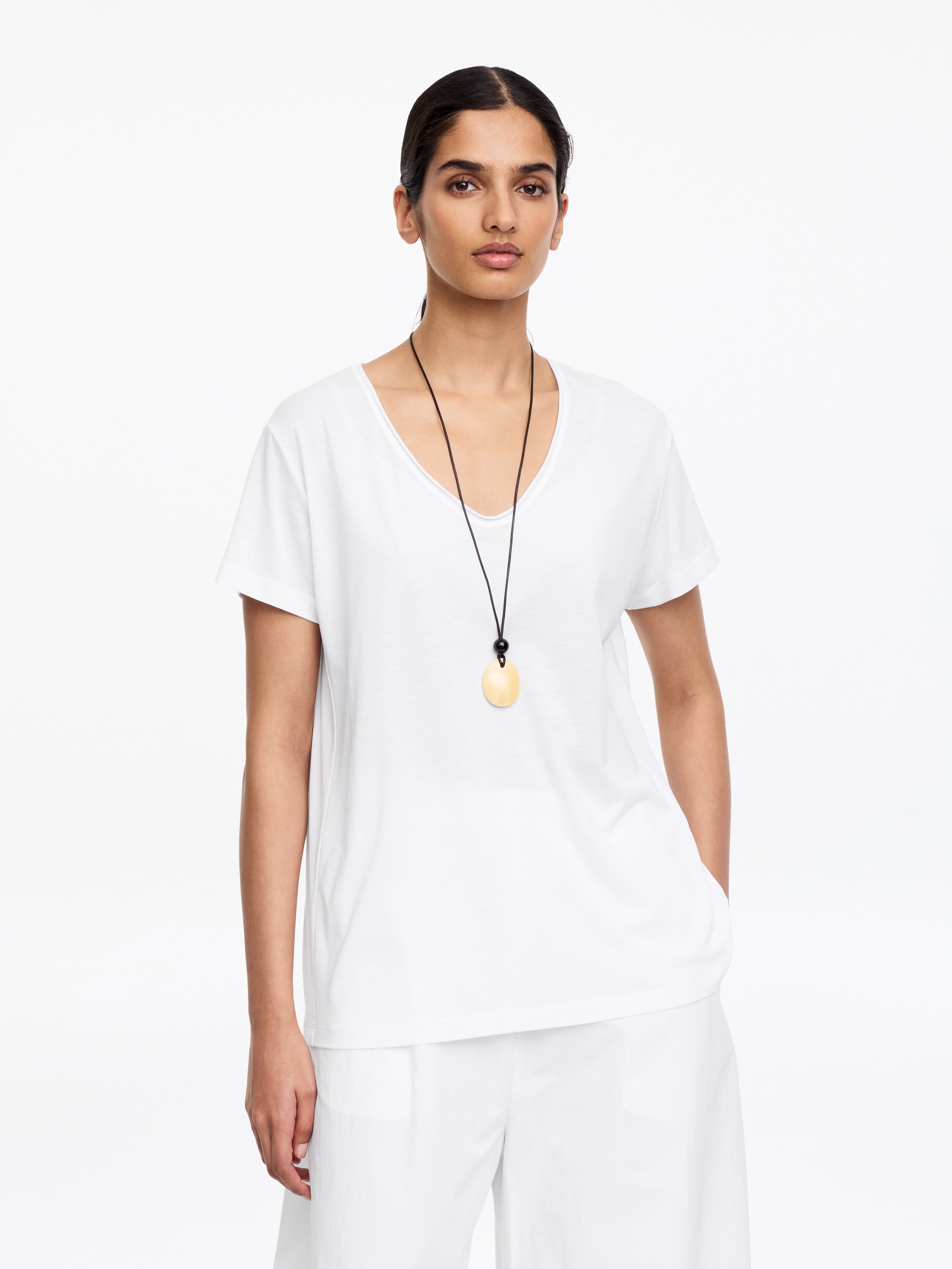 T-shirt med djup ringning - Vit