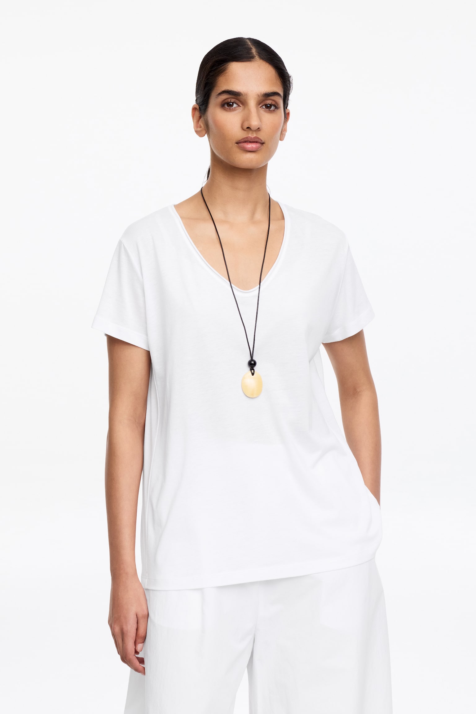 T-shirt med dyb halsudskæring - Hvid - 1