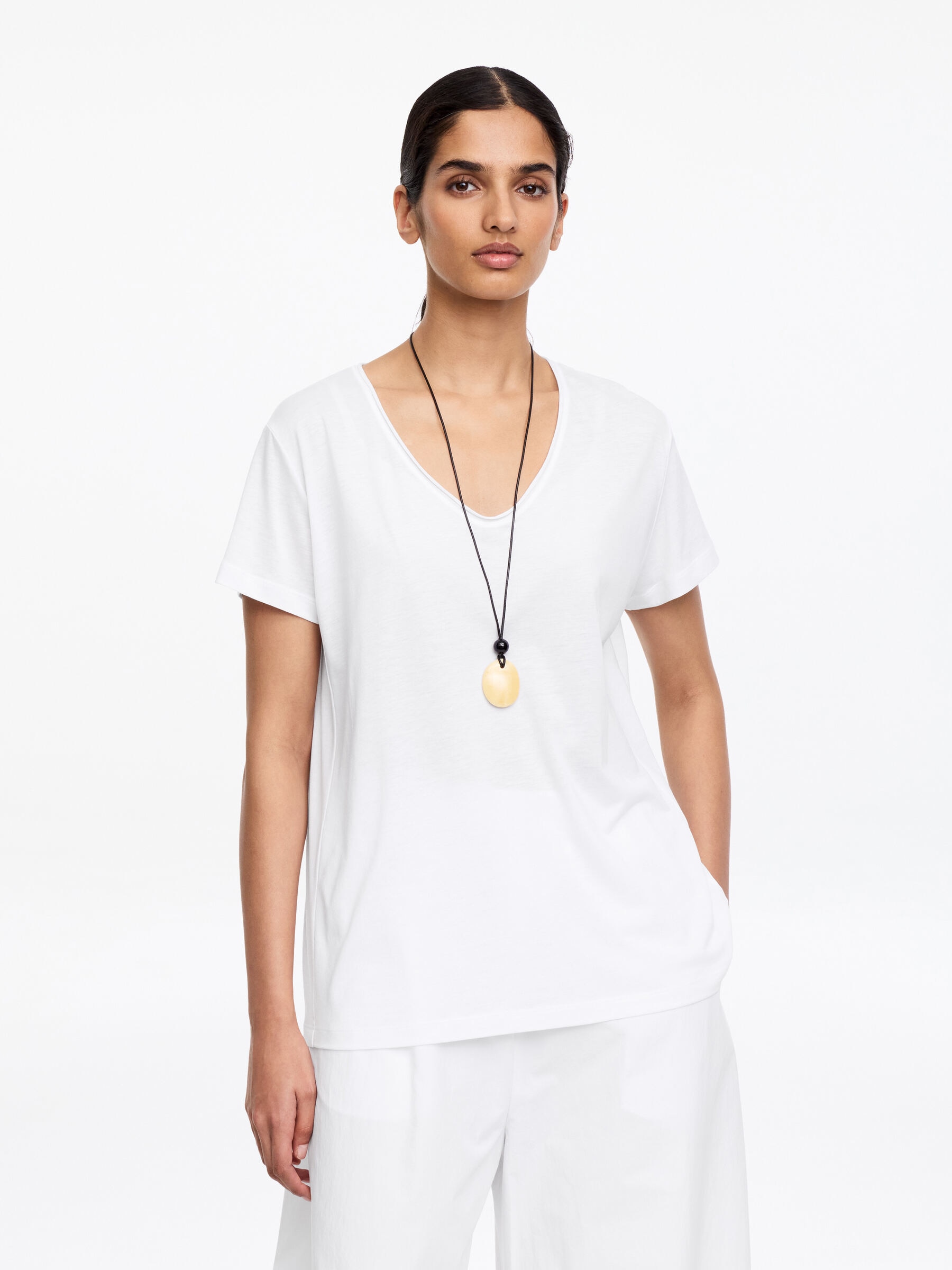 T-Shirt mit U-Ausschnitt - Weiß - Regular Fit - Women - StillMedia/Lookbook - 3