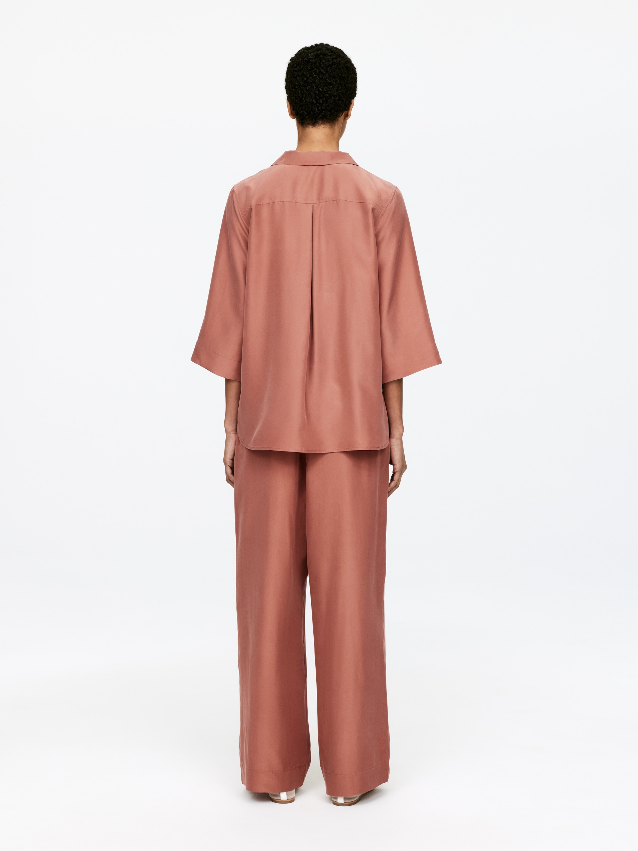 Visa större bild: Sidenskjorta med lös passform - Roströd - DAM | H&M SE 3
