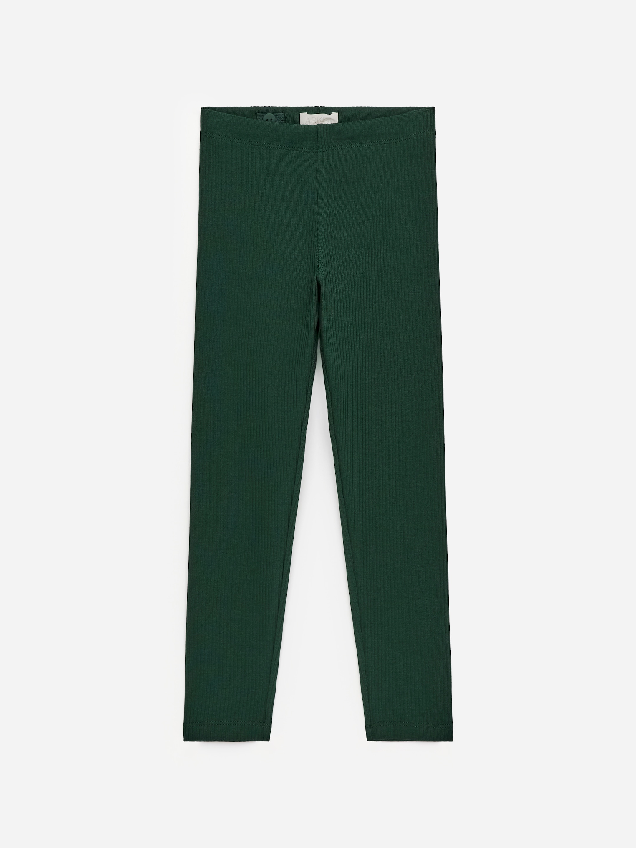 Grotere afbeelding bekijken: Leggings gemaakt van een zachte en rekbare ribgebreide jersey stof liggen plat, waarbij hun VOORKANT wordt getoond. Ze zijn donkergroen, met duidelijke verticale ribbels overal, en hebben een platte tailleband met verstelbare elastieken, aangegeven door een kleine knop die zichtbaar is aan de linkerkant van de taille.