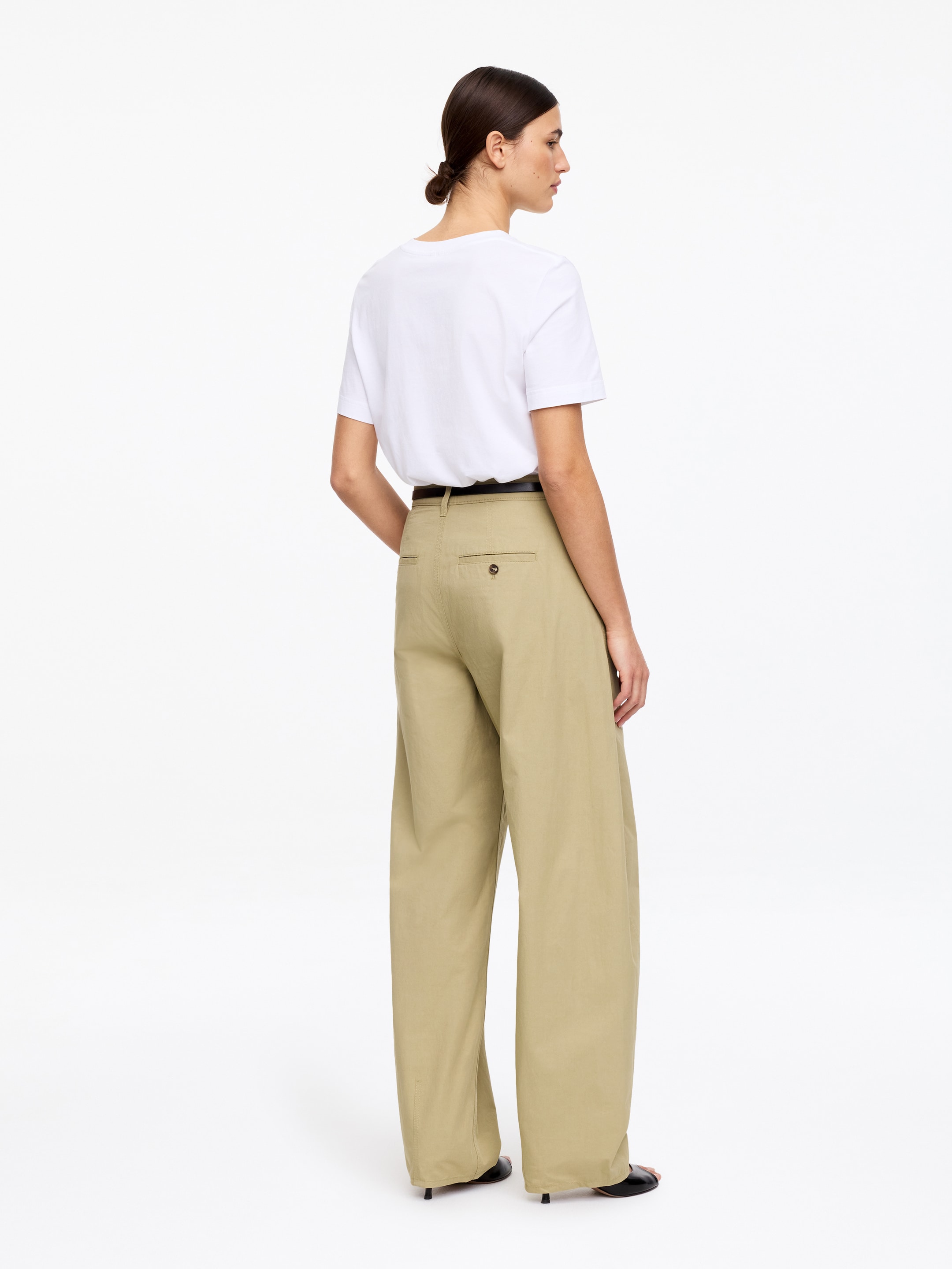 Barrel-Leg Trousers - Beige - Loose fit - Women - StillMedia/Lookbook - 6