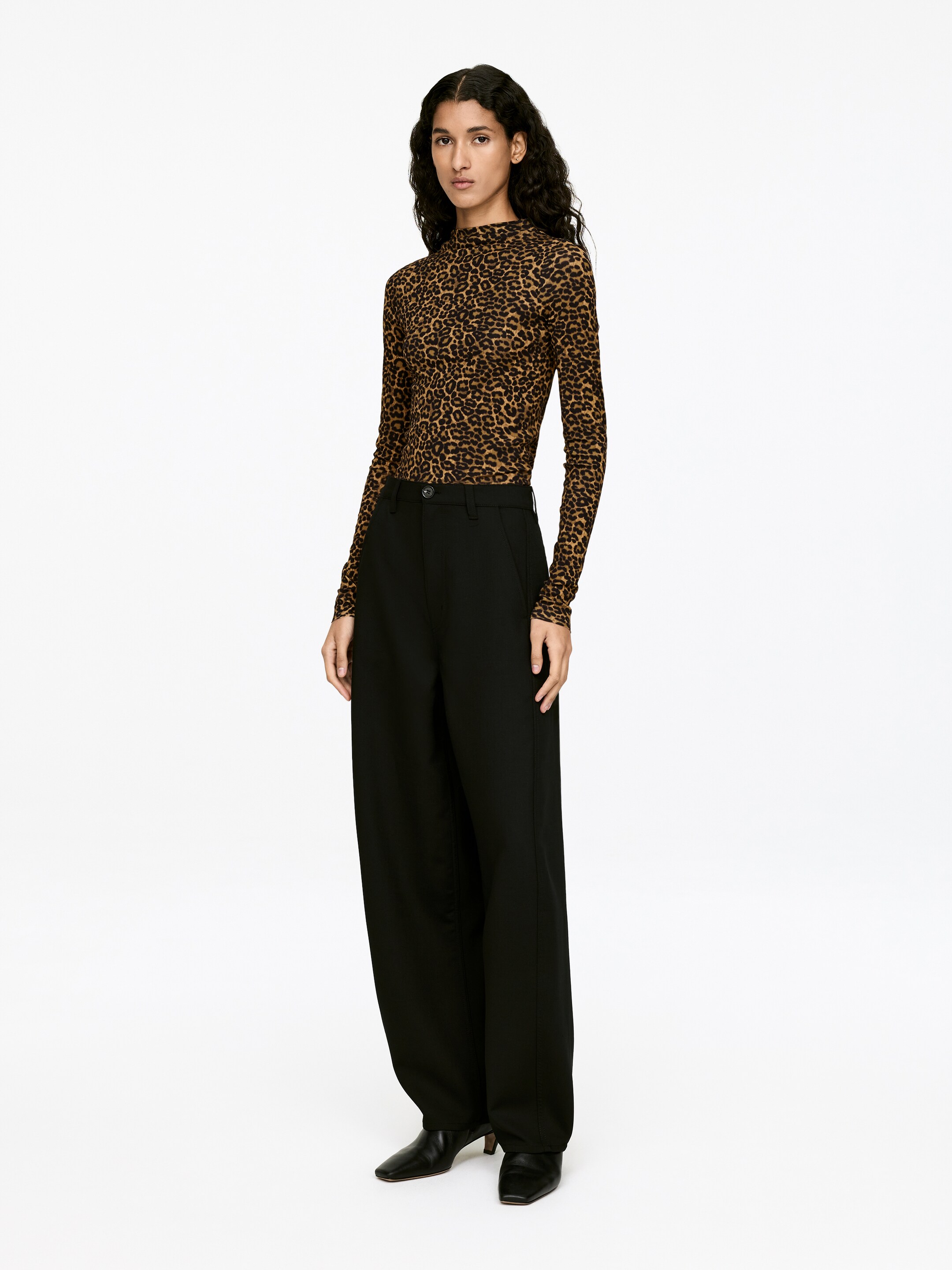 Ver imagem maior: Blusa de gola subida em jersey - Bege/preto - SENHORA | H&M PT 2