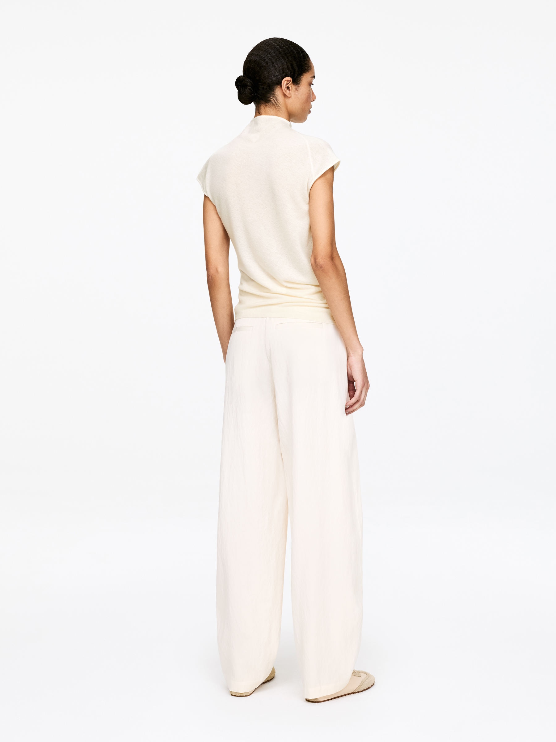 Pure Cashmere Draped Top - Off White - Regular fit - Women - StillMedia/Lookbook - 2