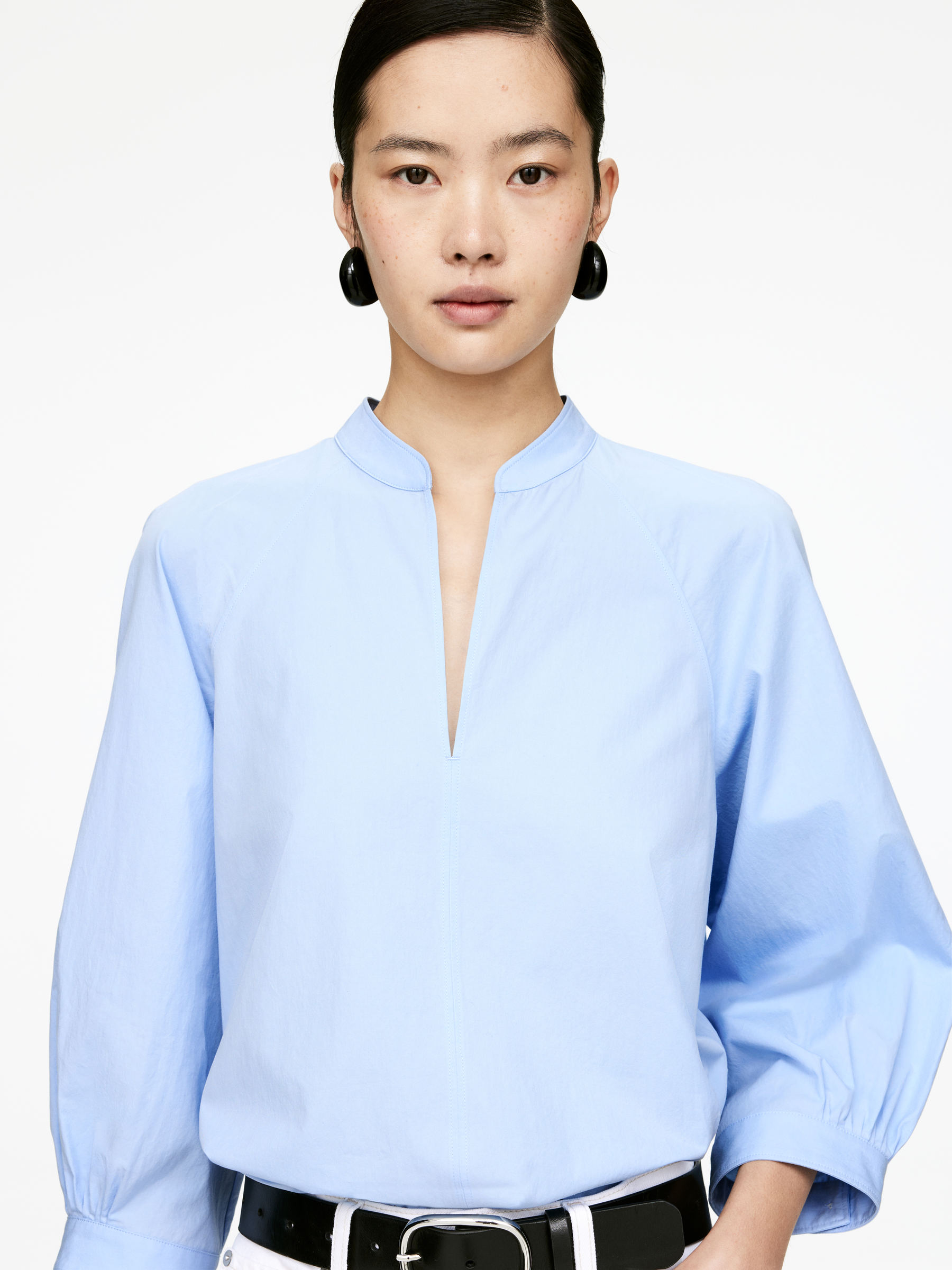 V-Neck Cotton Blouse - Light Blue - Regular fit - Women - StillMedia/Lookbook - 3