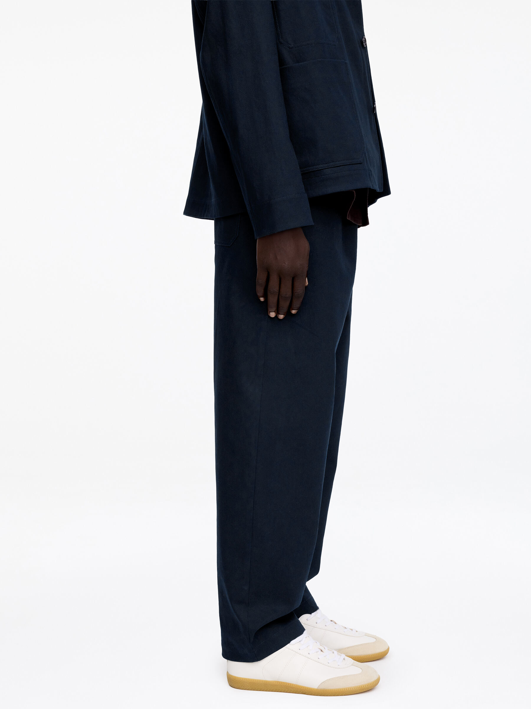 Vida byxor i bomull och linne - Mörkblå - Loose fit - Men - StillMedia/Lookbook - 5